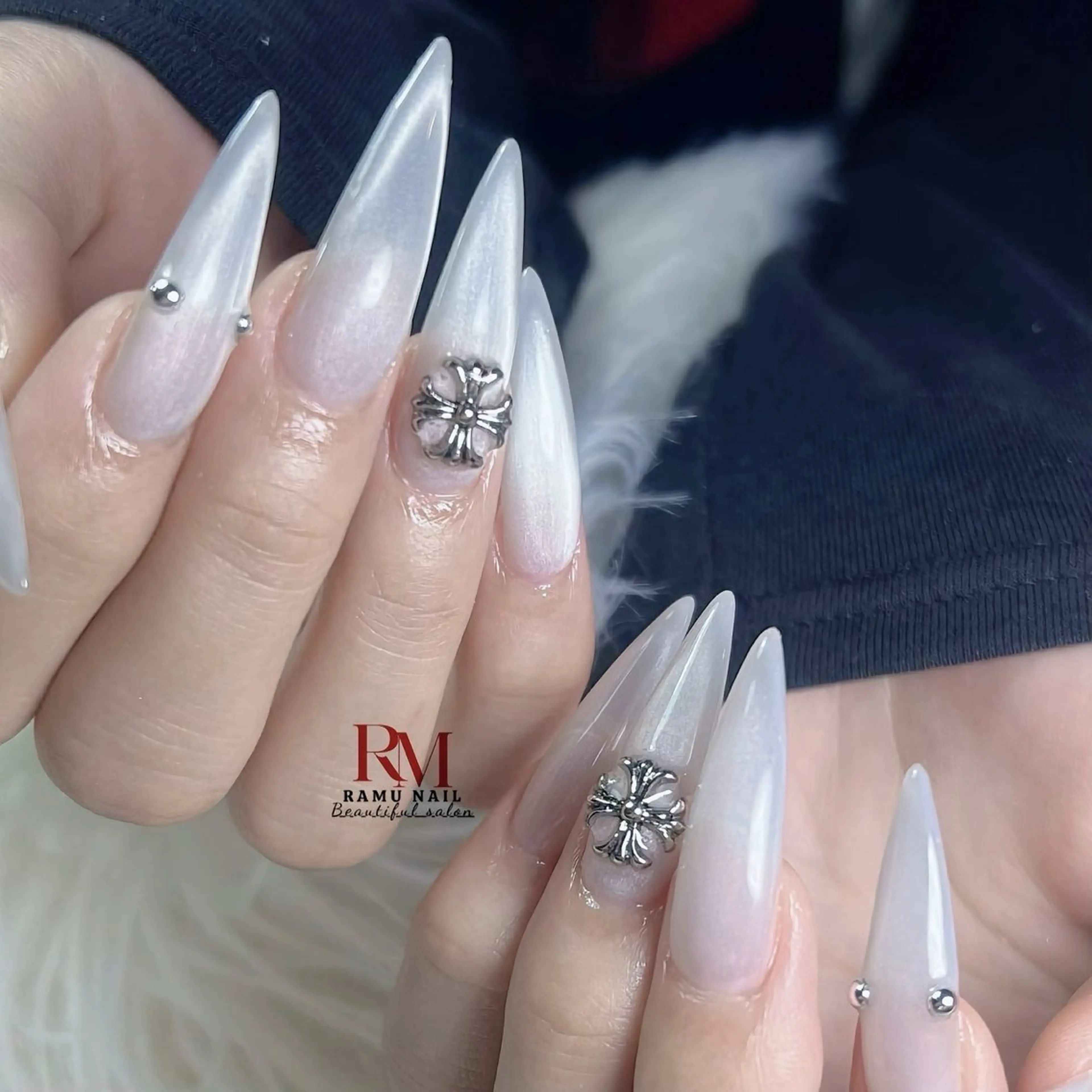 ネイル キラキラネイル マグネットネイル ミラーネイル ピンク ワンホンネイル ハンドネイル RAMU Nail 恵比寿店のネイルデザイン