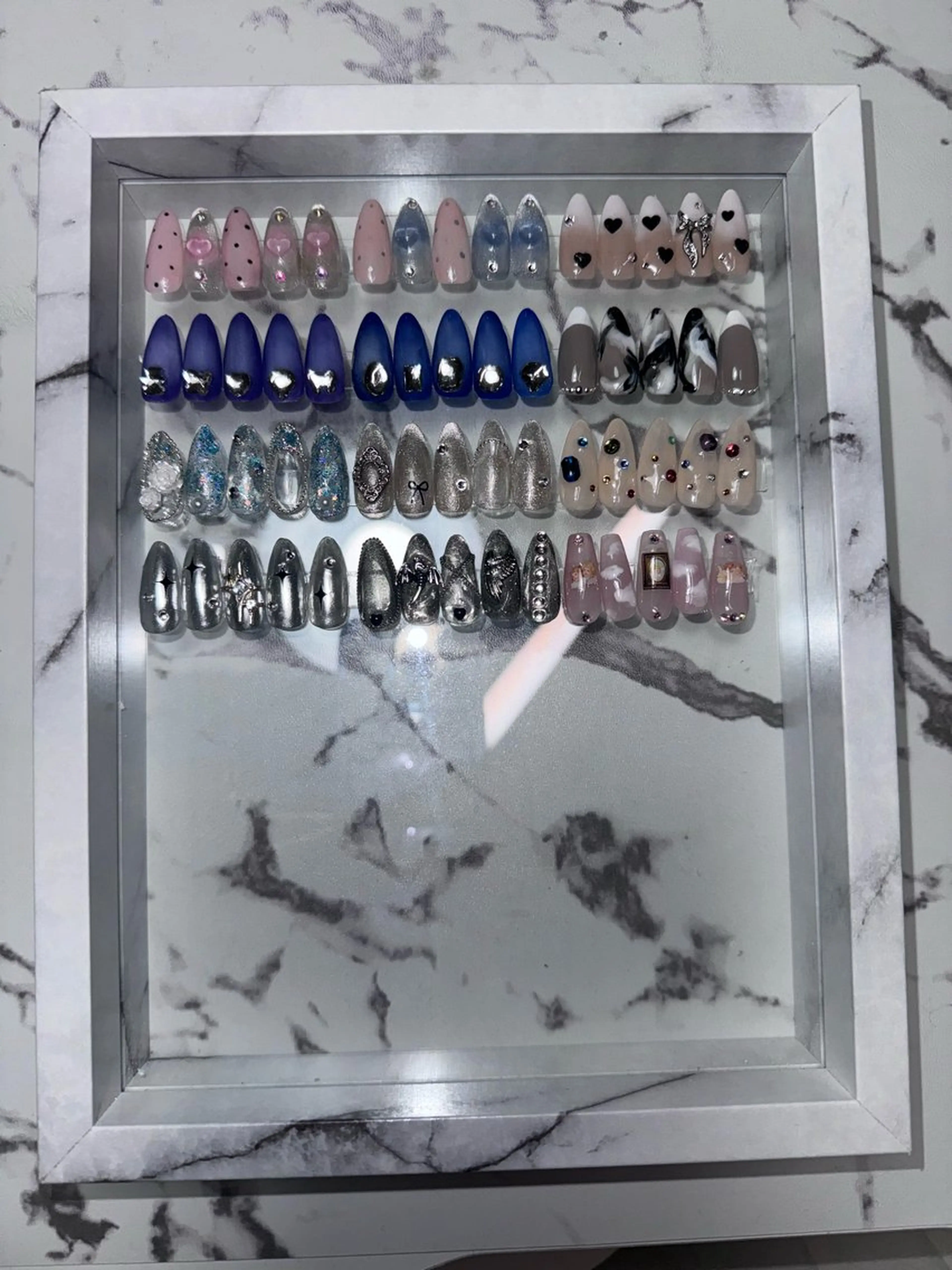 ネイル アートネイル ハンドネイル on nail 尾張旭三郷店のネイルデザイン