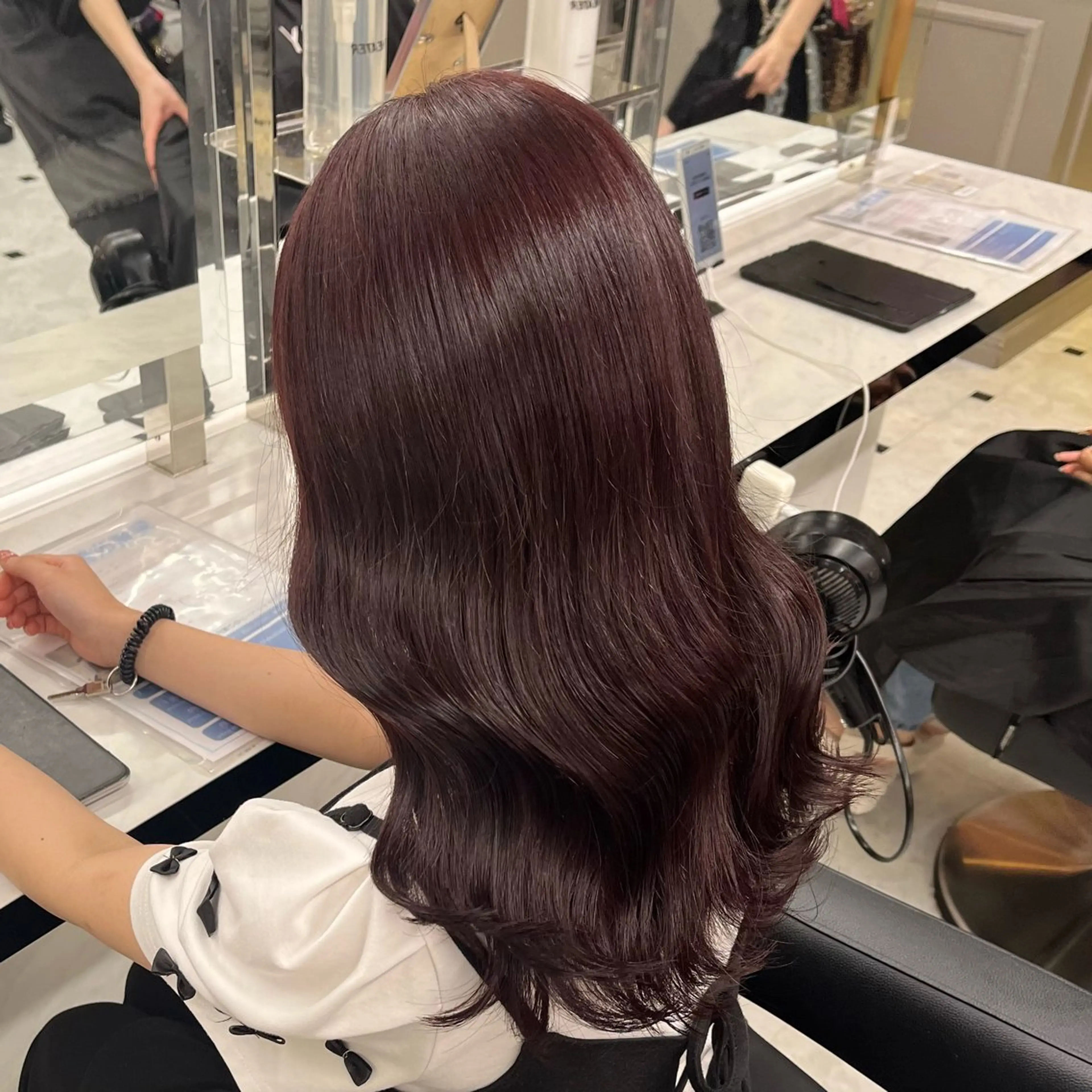 セミロング カラー ヘアアレンジ 🍒透明感カラー🌨 🥕ハイトーンカラーのヘアスタイル