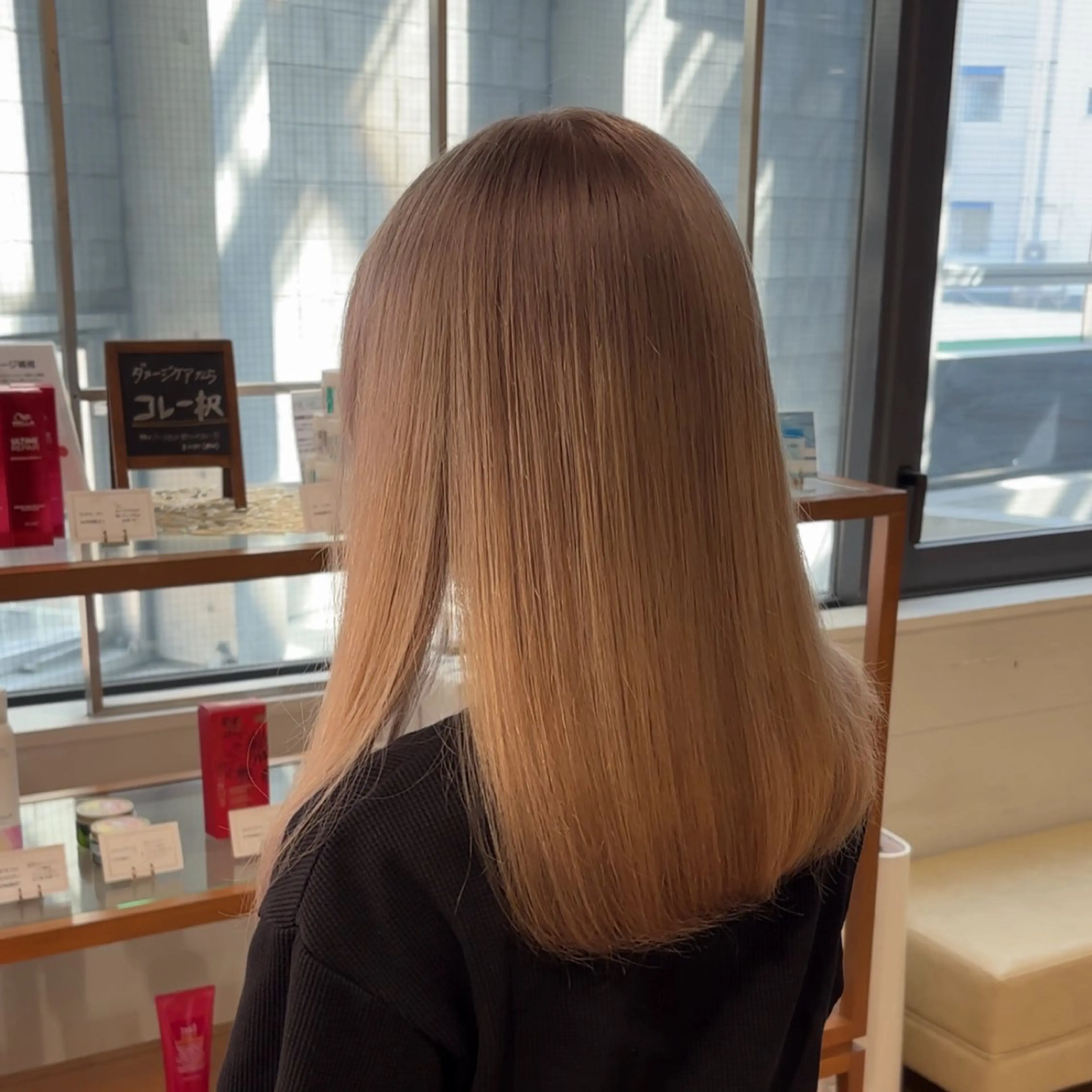 セミロング カラー メンズパーマ✨️ ケアブリーチカラーのヘアスタイル