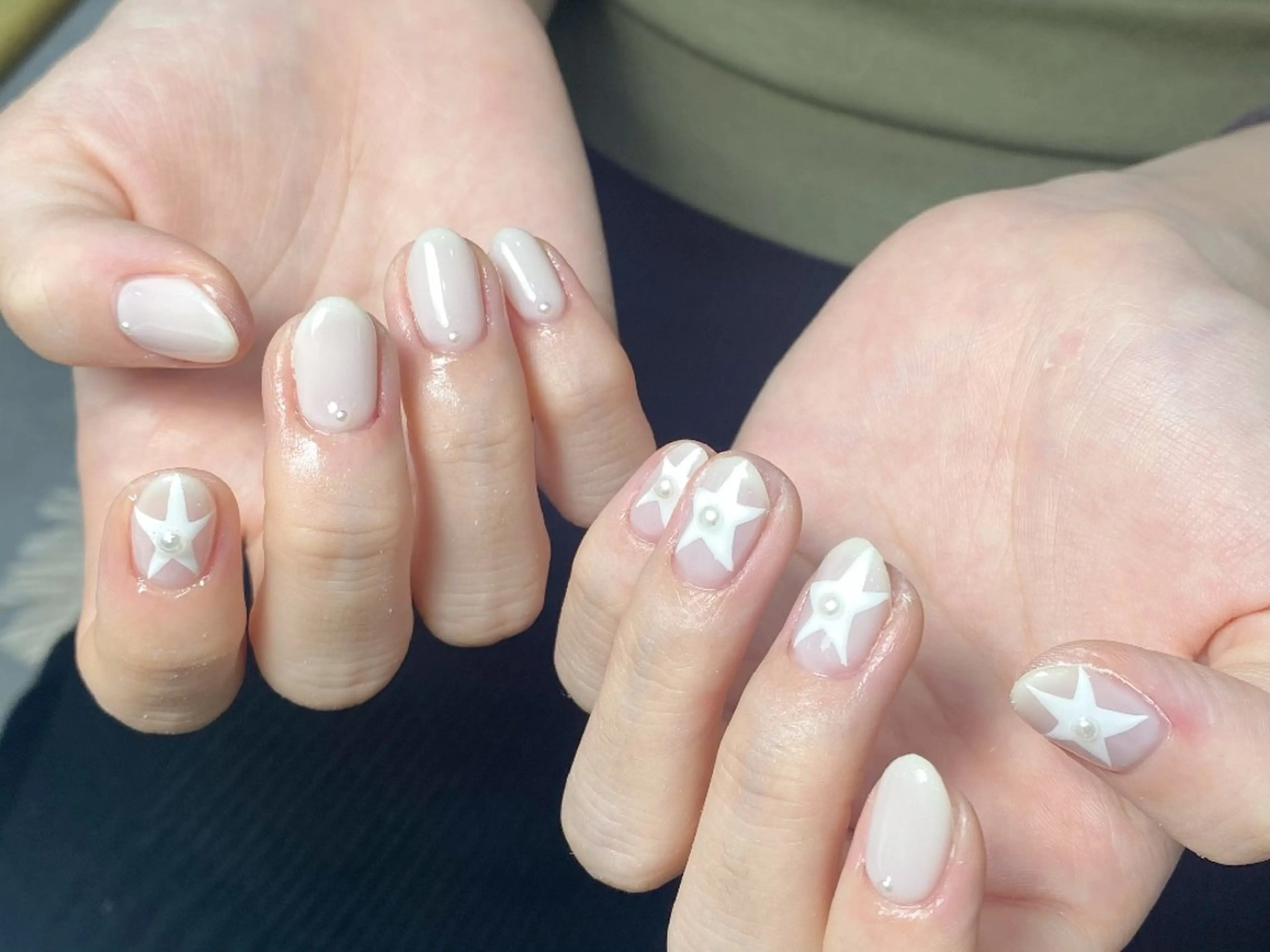 ネイル チークネイル フレンチネイル ジェルネイル ガーリー キラキラネイル ハンドネイル UM Nail Salonのネイルデザイン