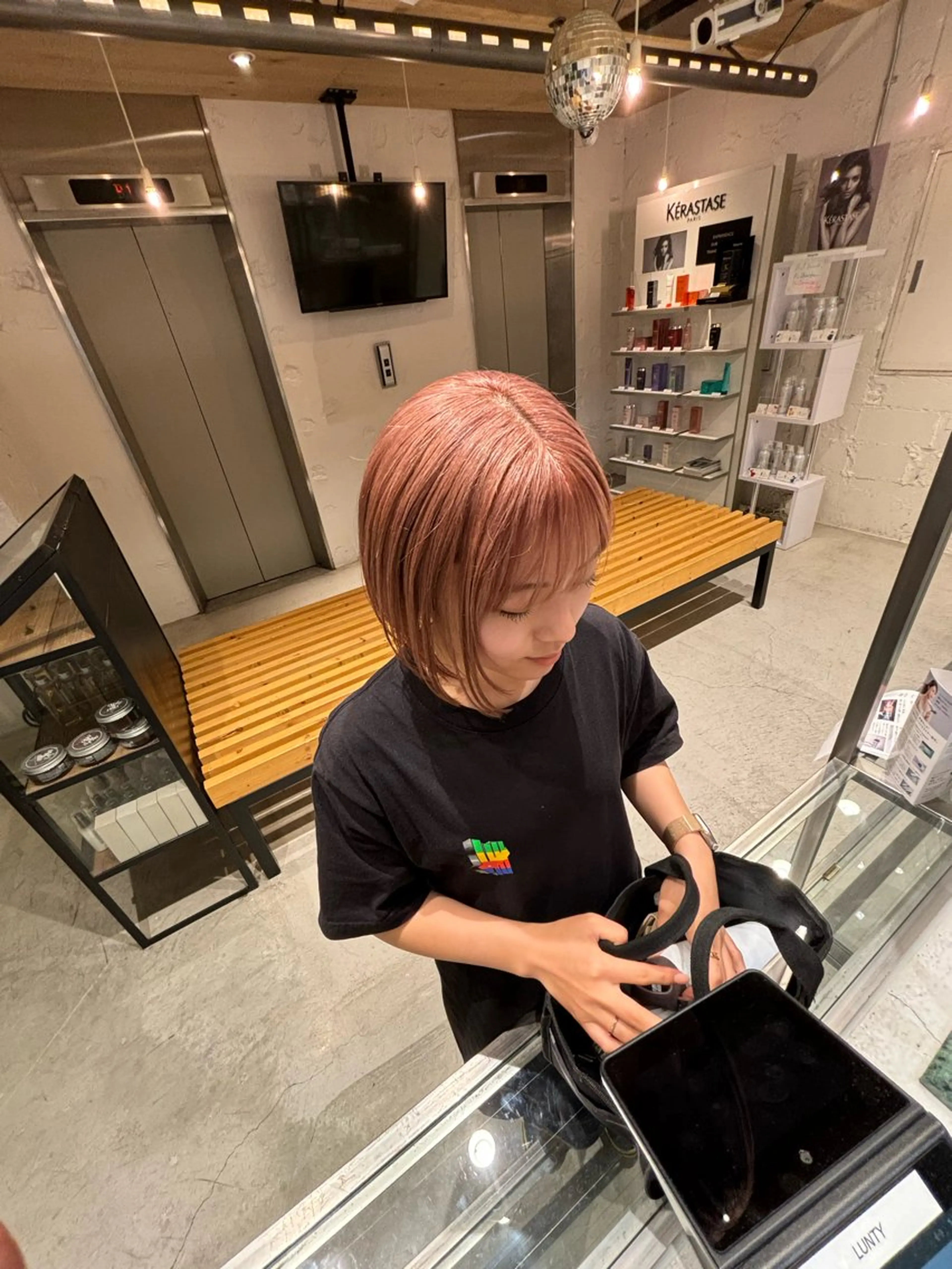 ショート カラー ブリーチ ダブルカラー ハイトーンカラー ピンクカラー ヘアカラー 🌈難波🌈ベージュ カラー【ヒロム】のヘアスタイル