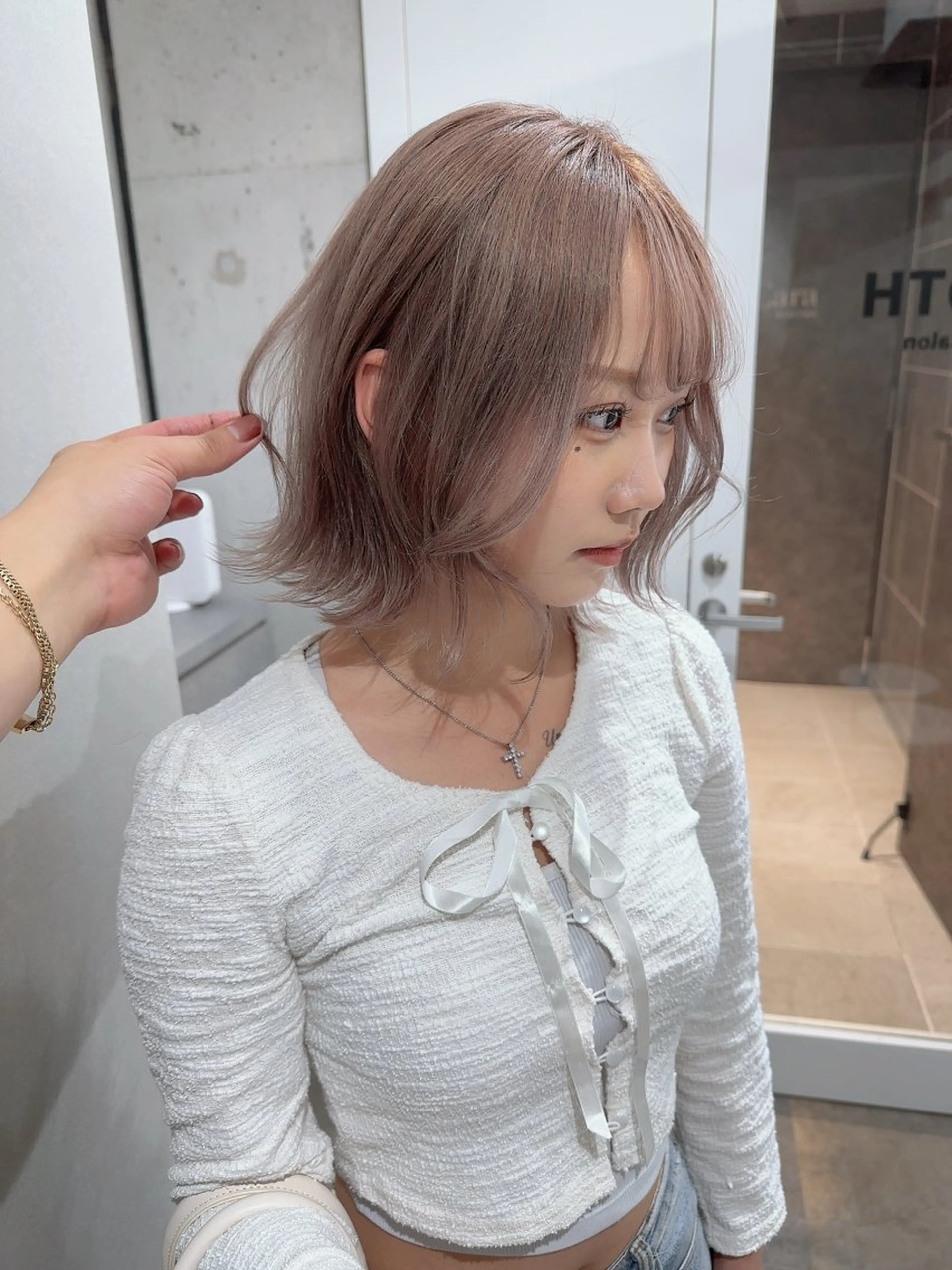 カラー ViVIE所属・VIVIE天神 ブリーチのヘアスタイル