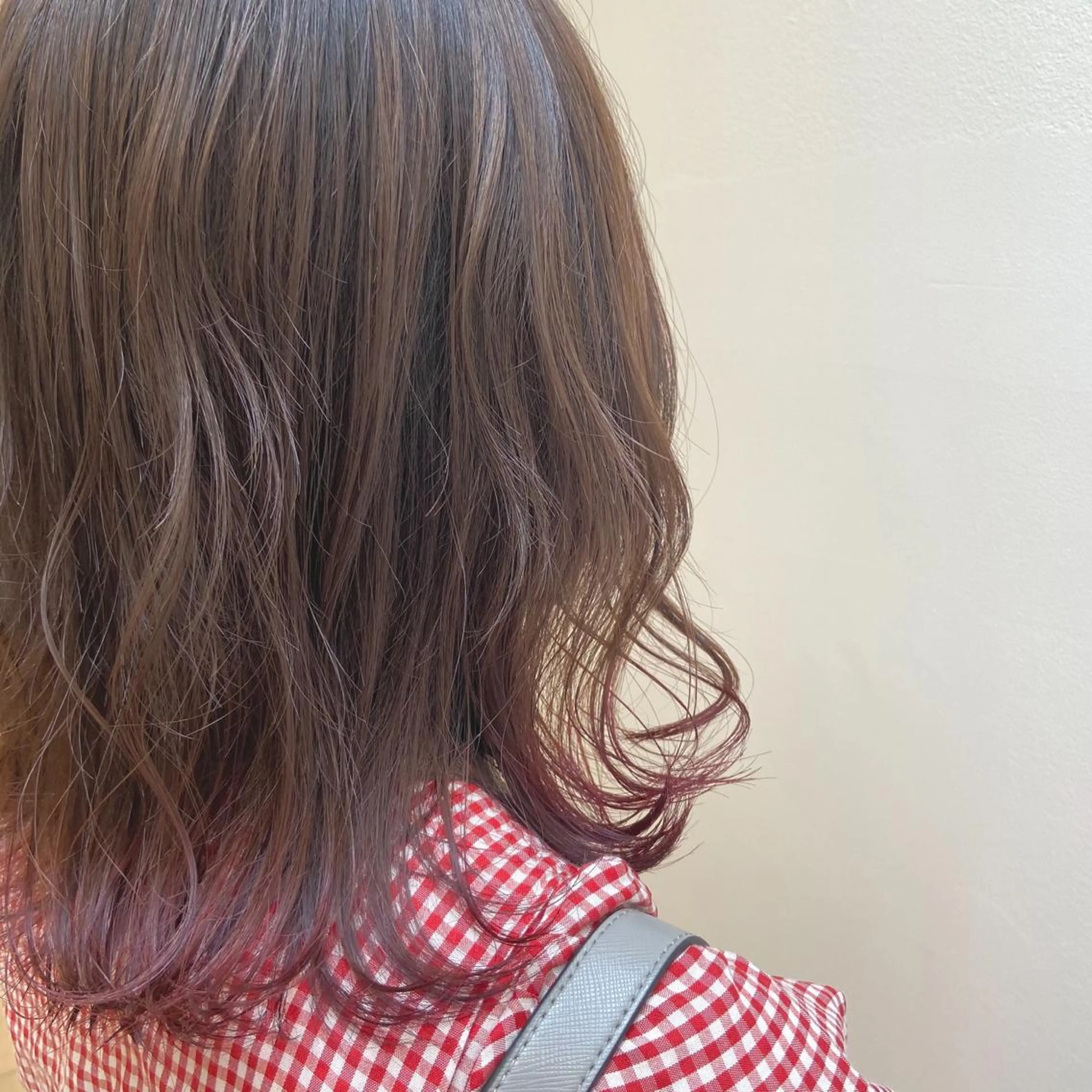 セミロング カラー loca by tree所属・うる艶暖色カラー HARUNAのヘアスタイル