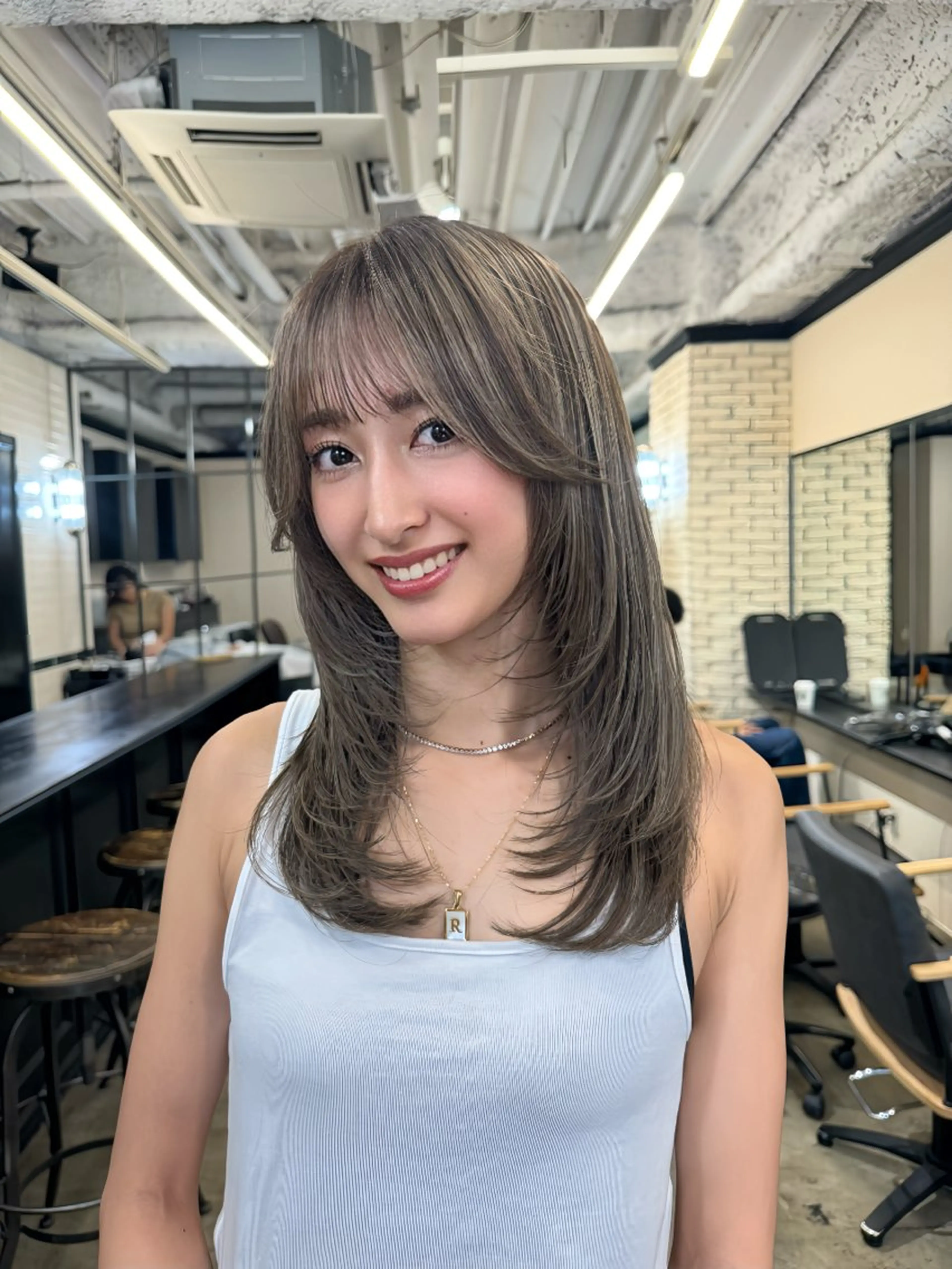 セミロング カラー ハイライトカラー ハイライト レイヤーカット カット ヘアカラー トリートメント 🩶透明感グレージュ /レイヤー🩶のヘアスタイル