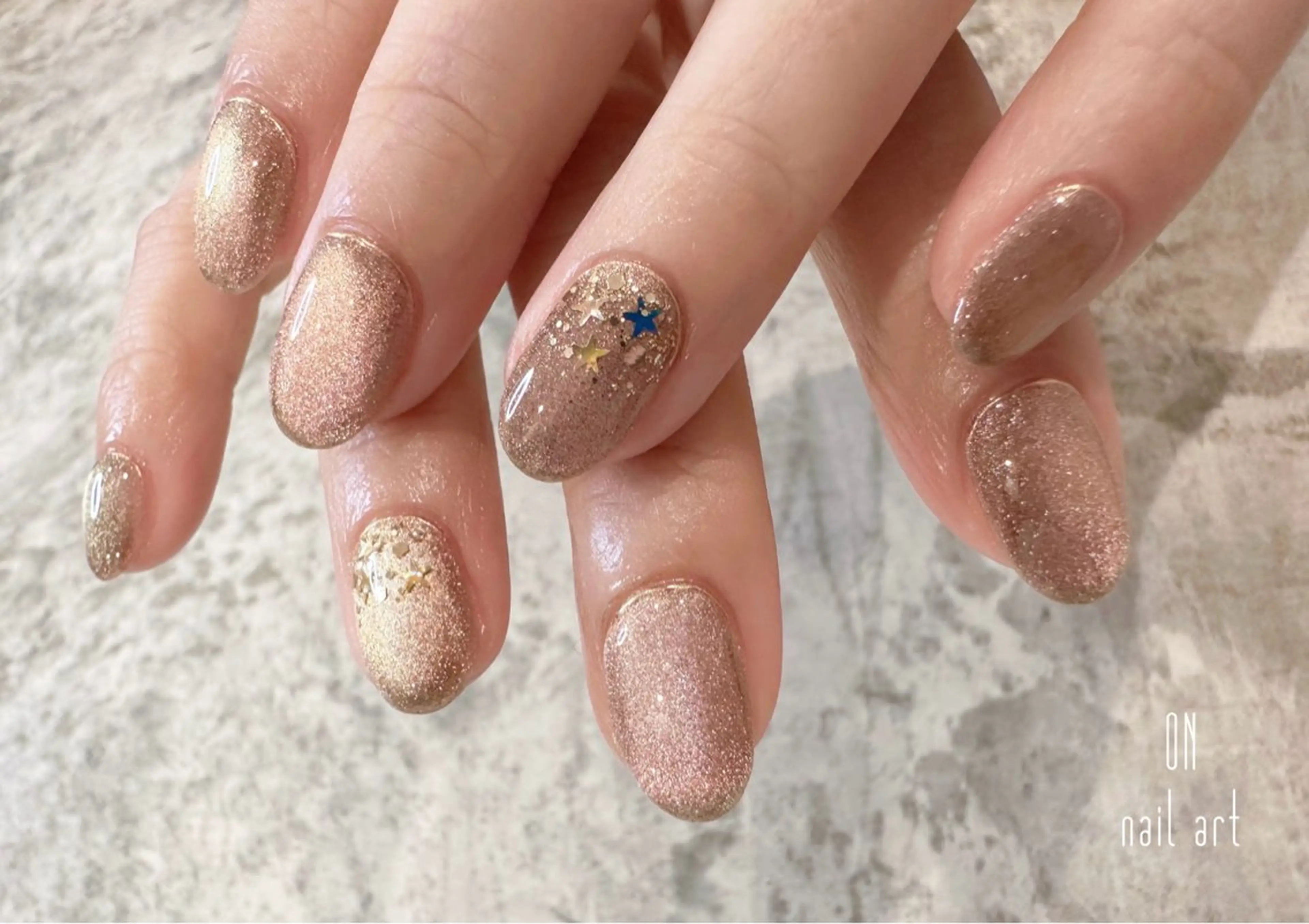 ネイル ブルー キラキラネイル マグネットネイル マグネットワンカラー ミラーネイル ON nail artのネイルデザイン