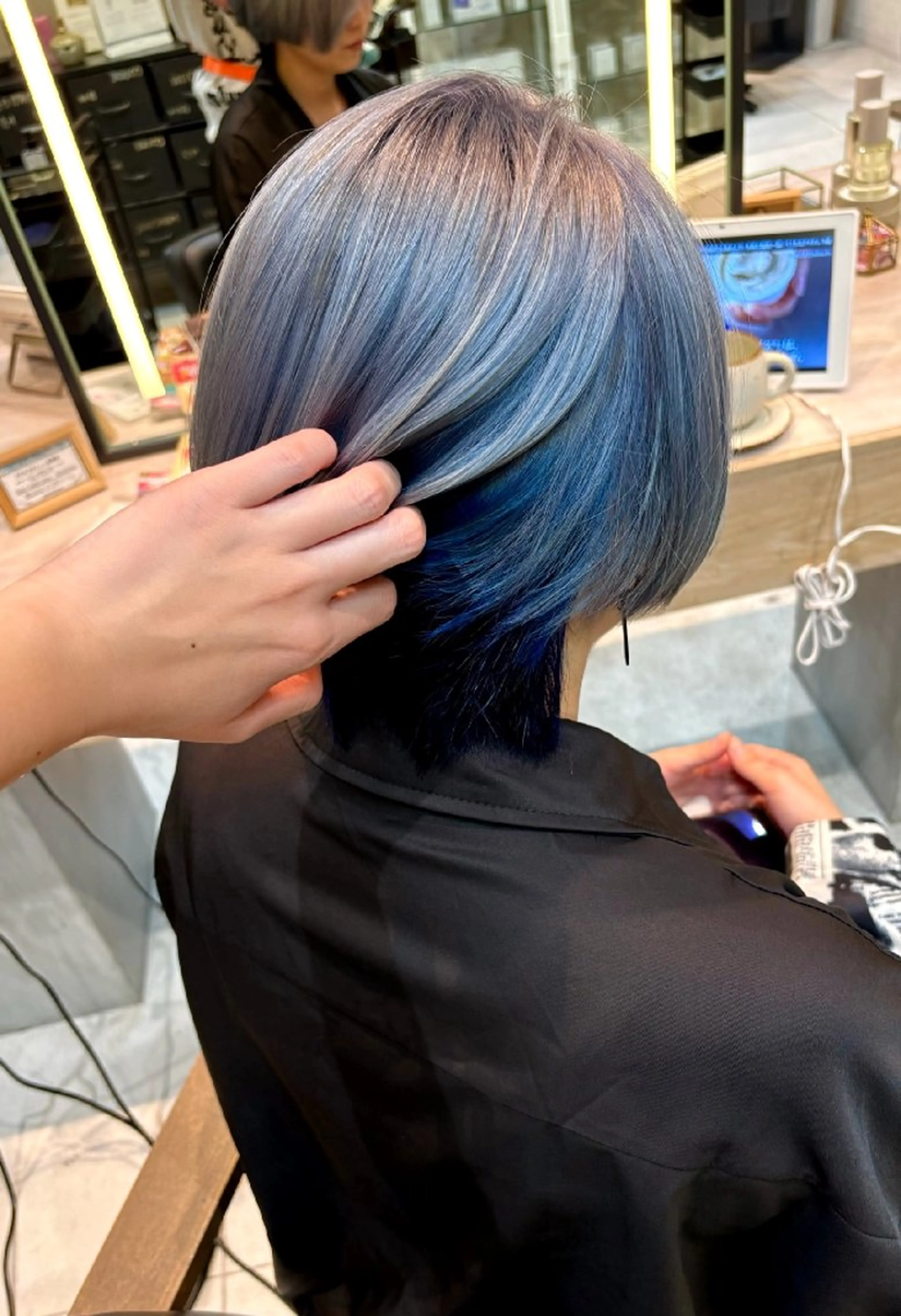 ショート カラー グラデーションカラー インナーカラー 𝗔𝗞𝗜𝗧𝗔 🎨のヘアスタイル