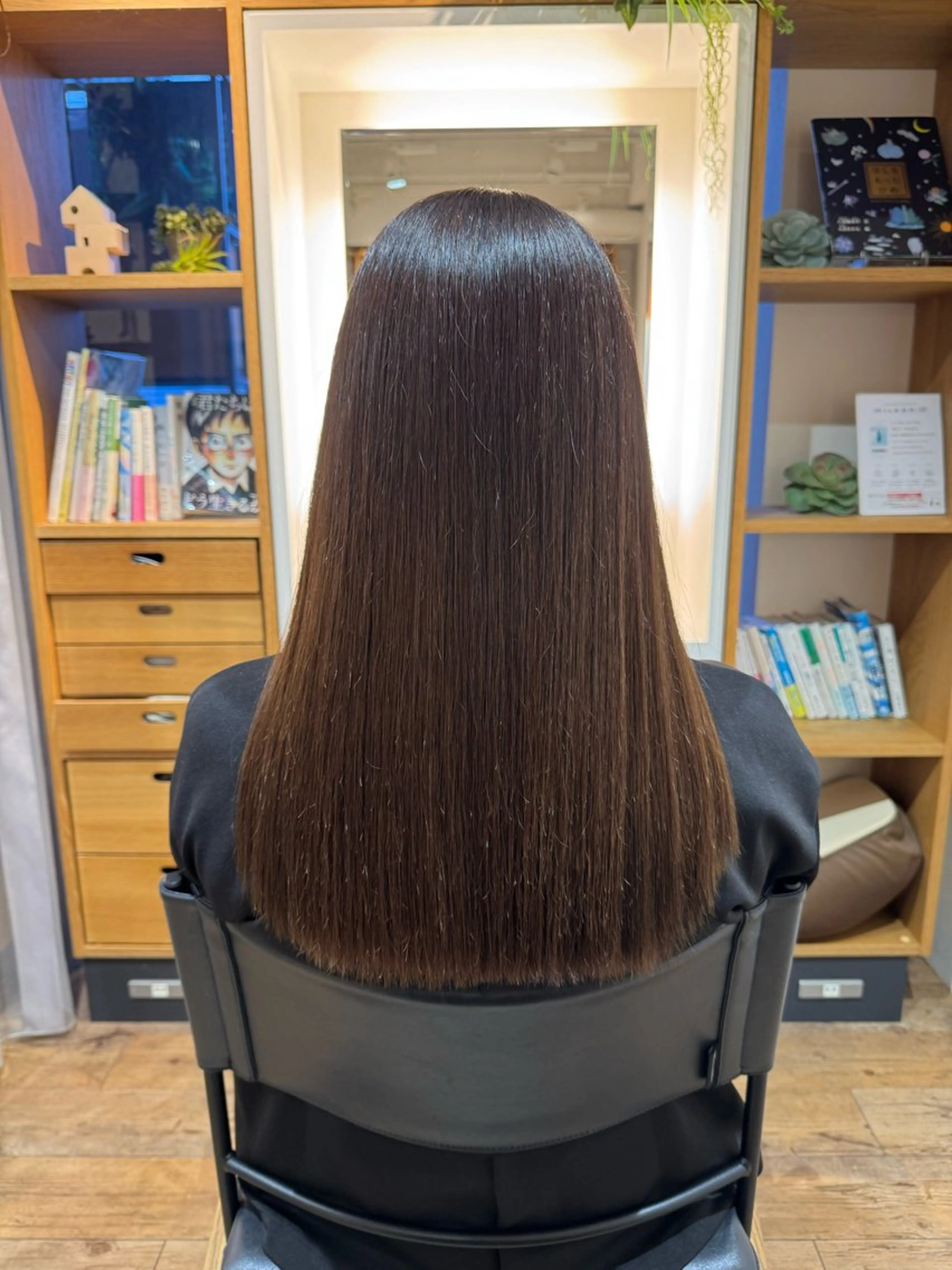 セミロング カット 縮毛矯正 トリートメント afloatkobe所属・美髪/髪質改善 川口凌弥のヘアスタイル