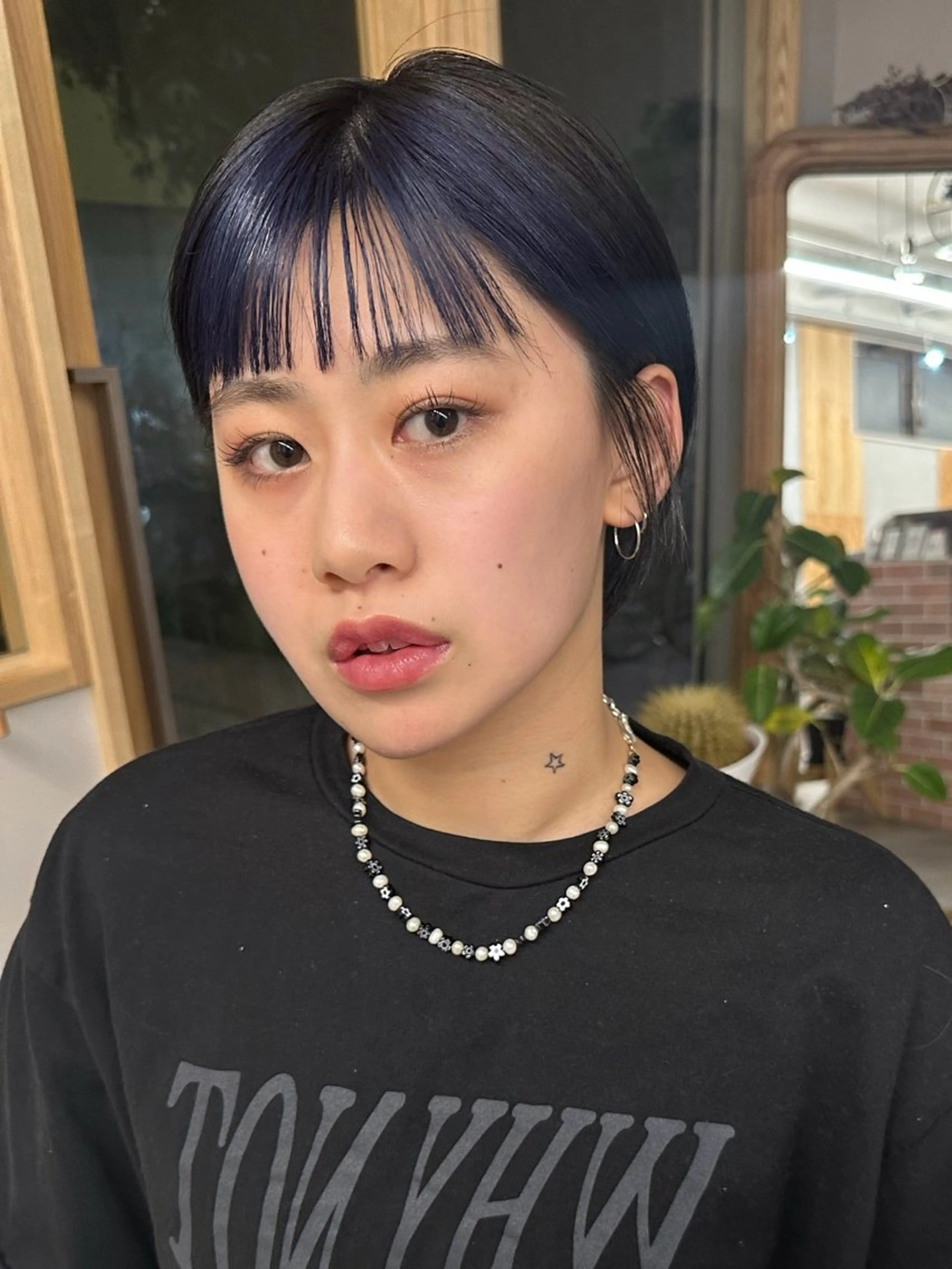 ショート カラー 黒髪 ブリーチ ブルーカラー ブルーブラック ネイビーカラー 💚色落ちまで可愛い 髪質改善カラーゆうまのヘアスタイル