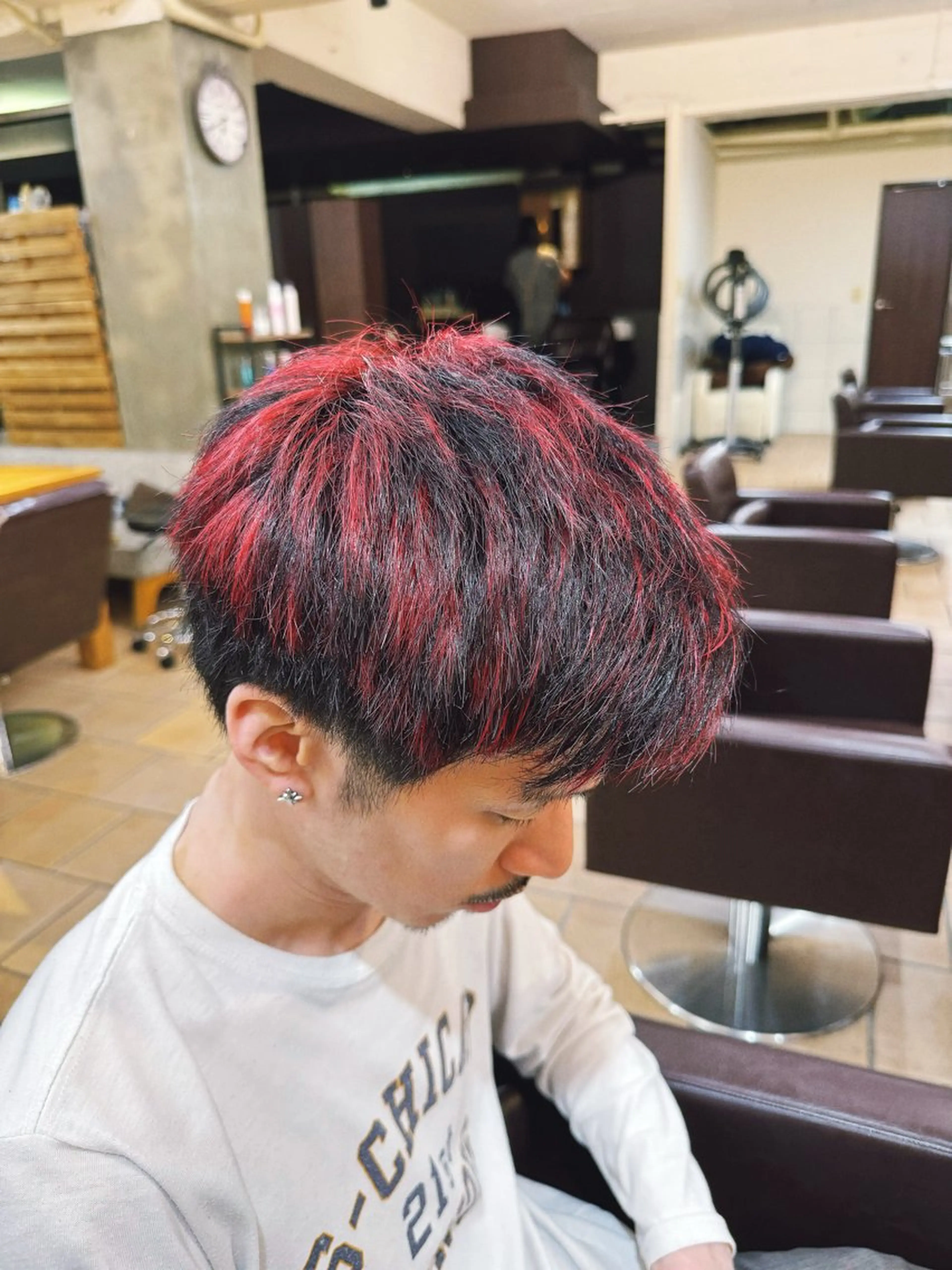 カラー メンズ メンズブリーチ メンズメッシュ ブリーチ メッシュ レッドカラー 杉田 虹夢のヘアスタイル