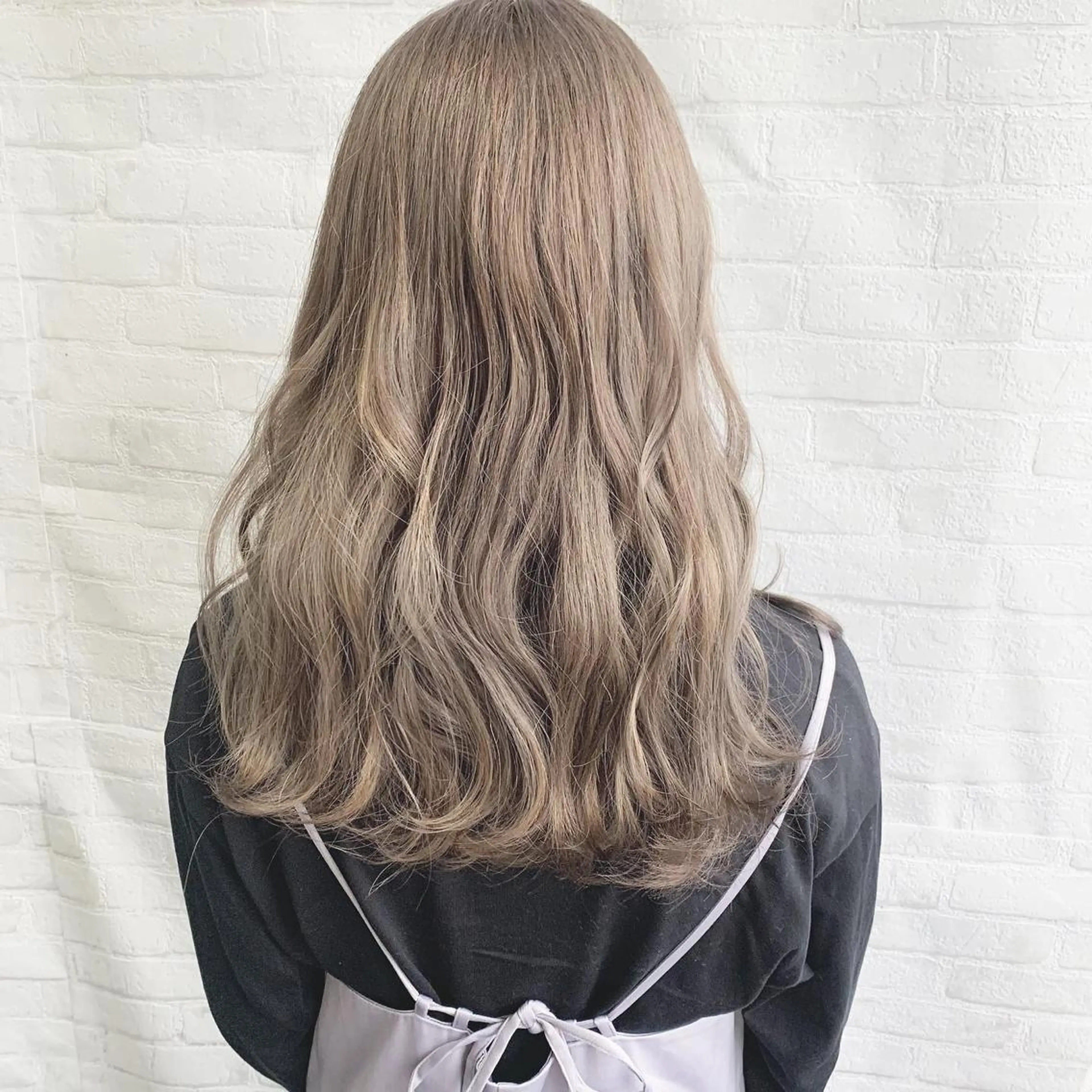 ミディアム カラー ベージュカラー ミルクティーベージュ ヘアカラー 袴田 伊代のヘアスタイル