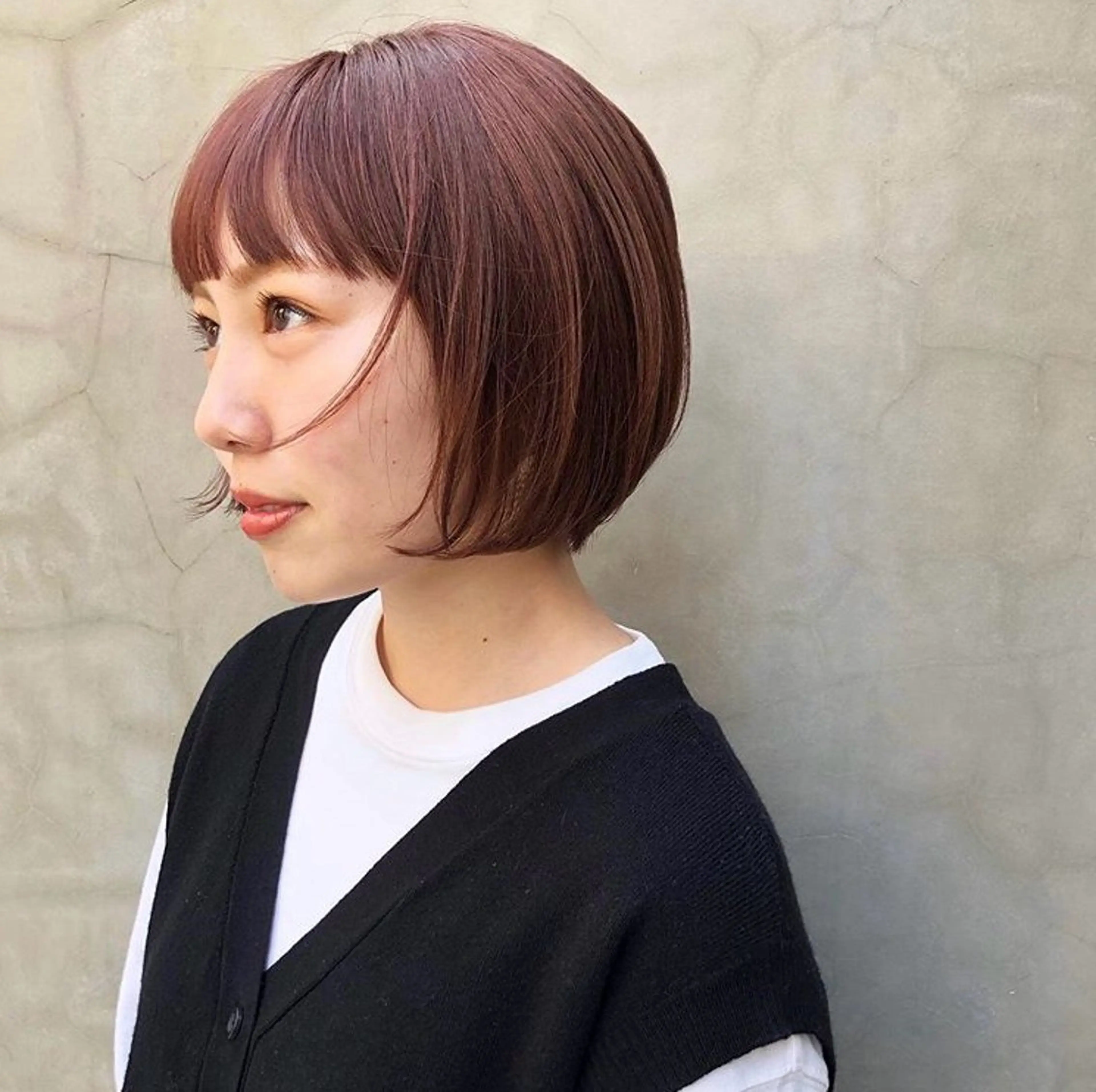 ショート 丸みショート ショートヘア MIU/ルーツカラー ボブ/顔周りレイヤーのヘアスタイル