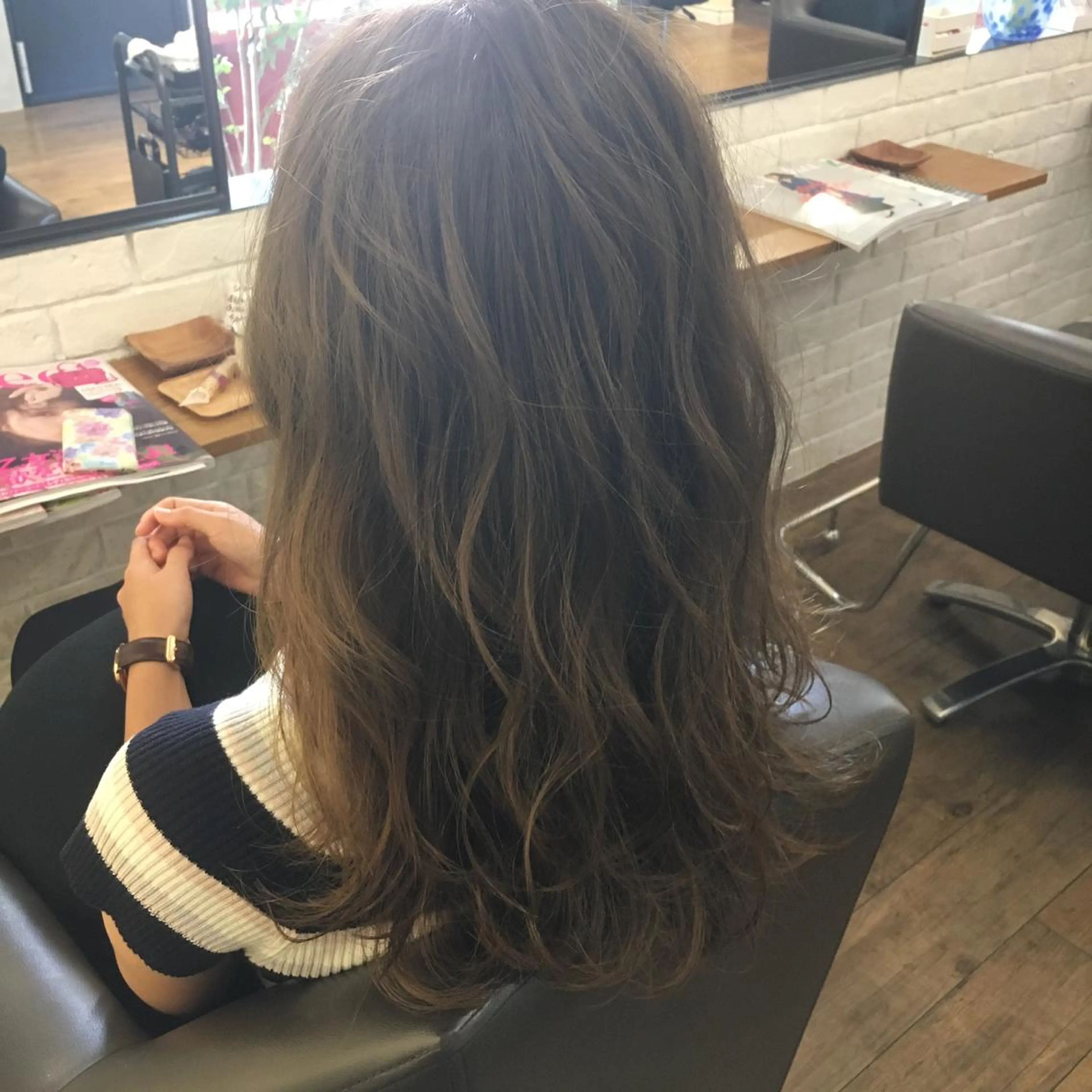 セミロング カラー グレージュ 上川 美幸のヘアスタイル