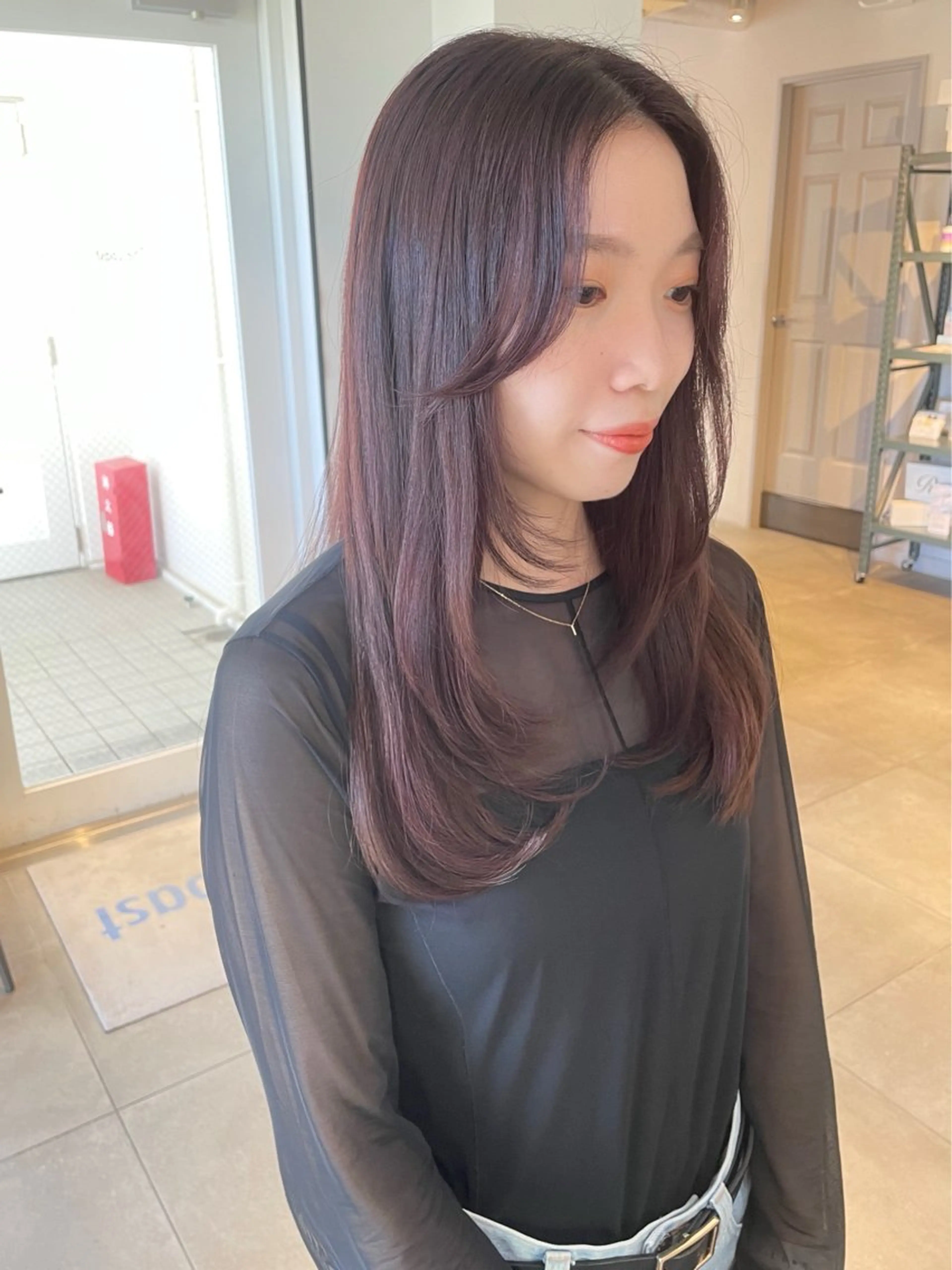 ロング カラー ピンクカラー バイオレットカラー レイヤーカット レイヤー/髪質改善カ ラ-🤍津田奈々美‎のヘアスタイル