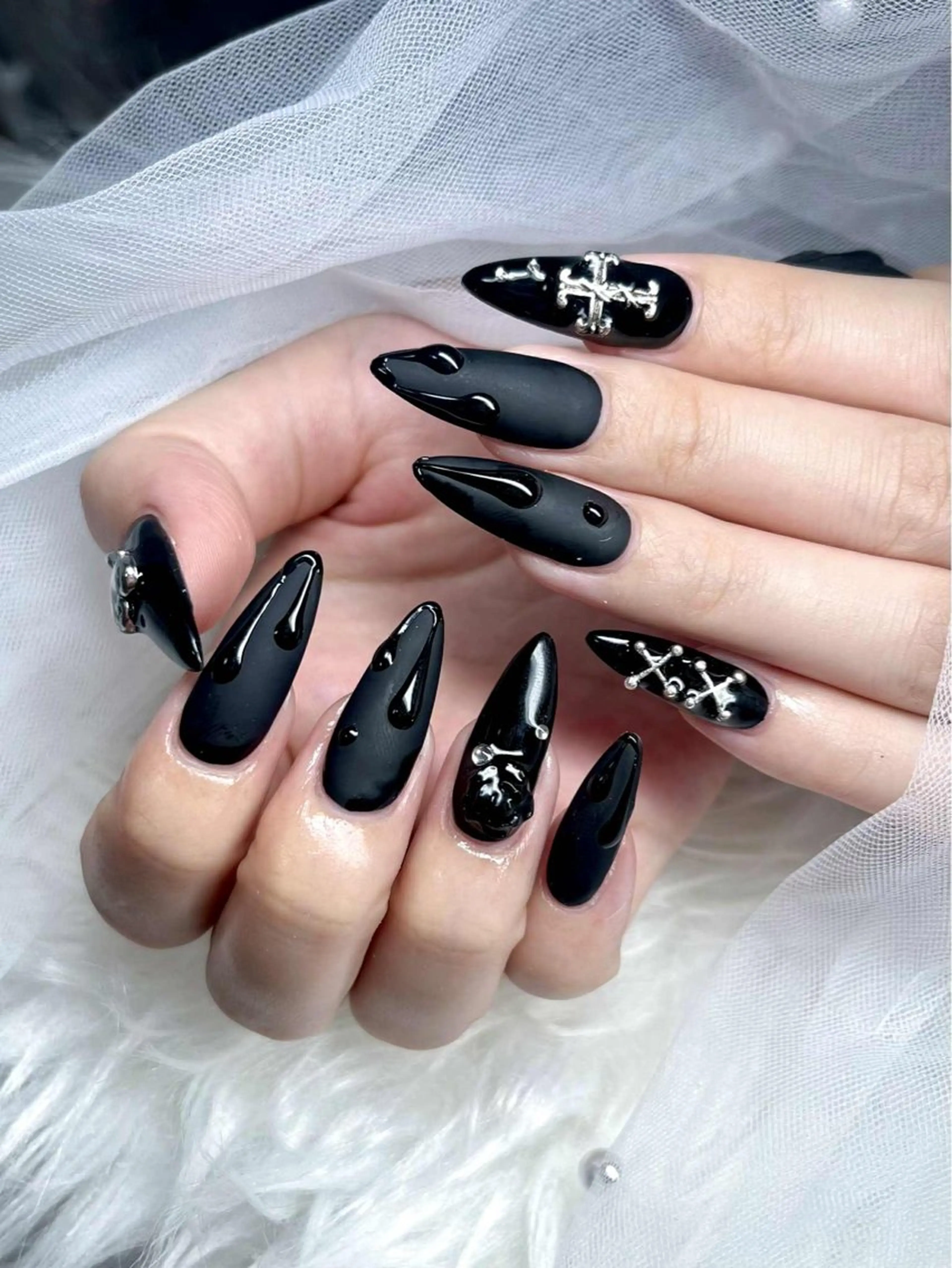 ネイル フレンチネイル ジェルネイル ハロウィン キラキラネイル 韓国ネイル H.babynailsalon所属・H.baby Nail Salonのネイルデザイン