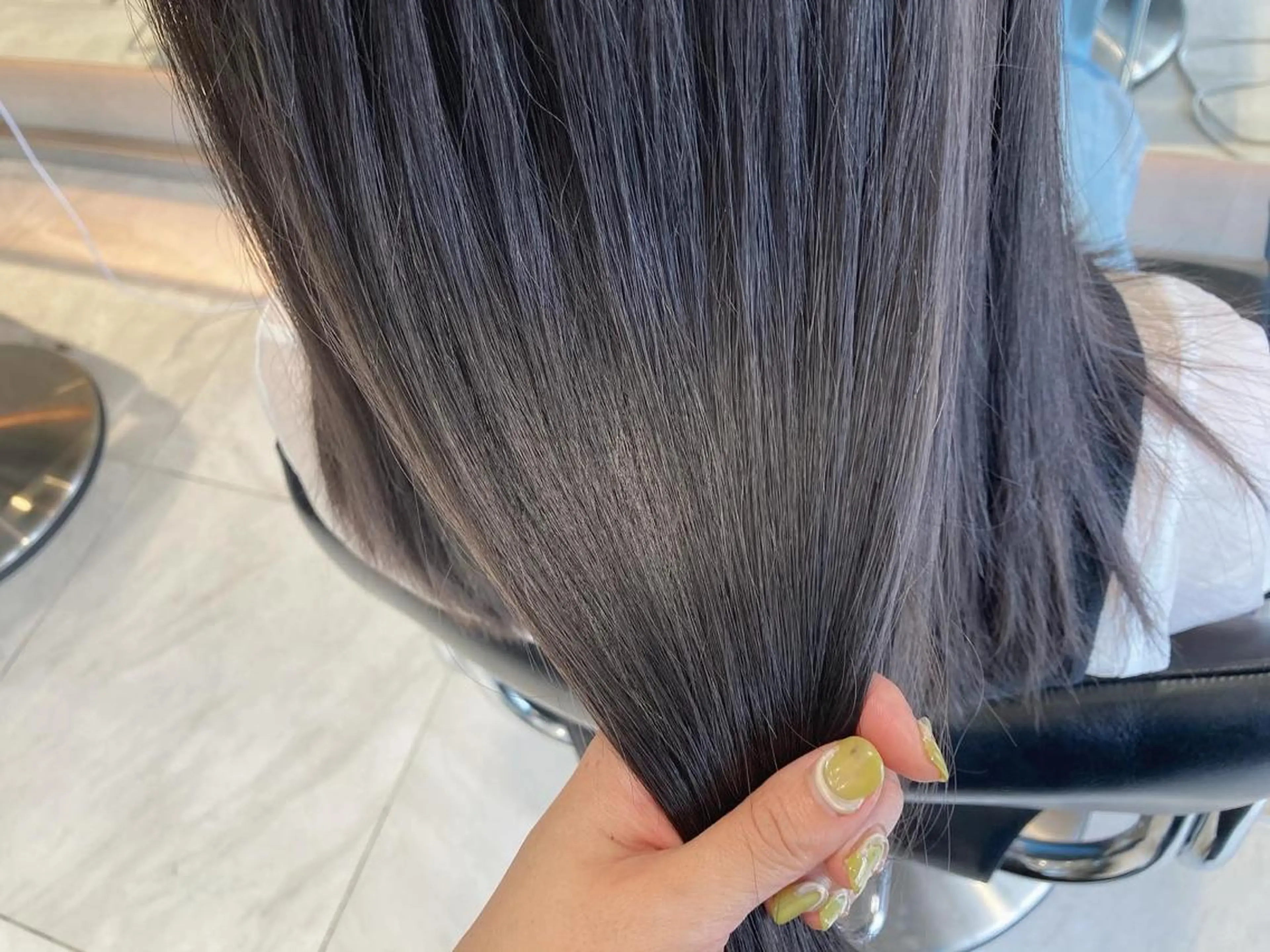 セミロング カラー ヘアアレンジ ブリーチ グレージュ 垢抜け韓国風ヘア カラーMIKUのヘアスタイル