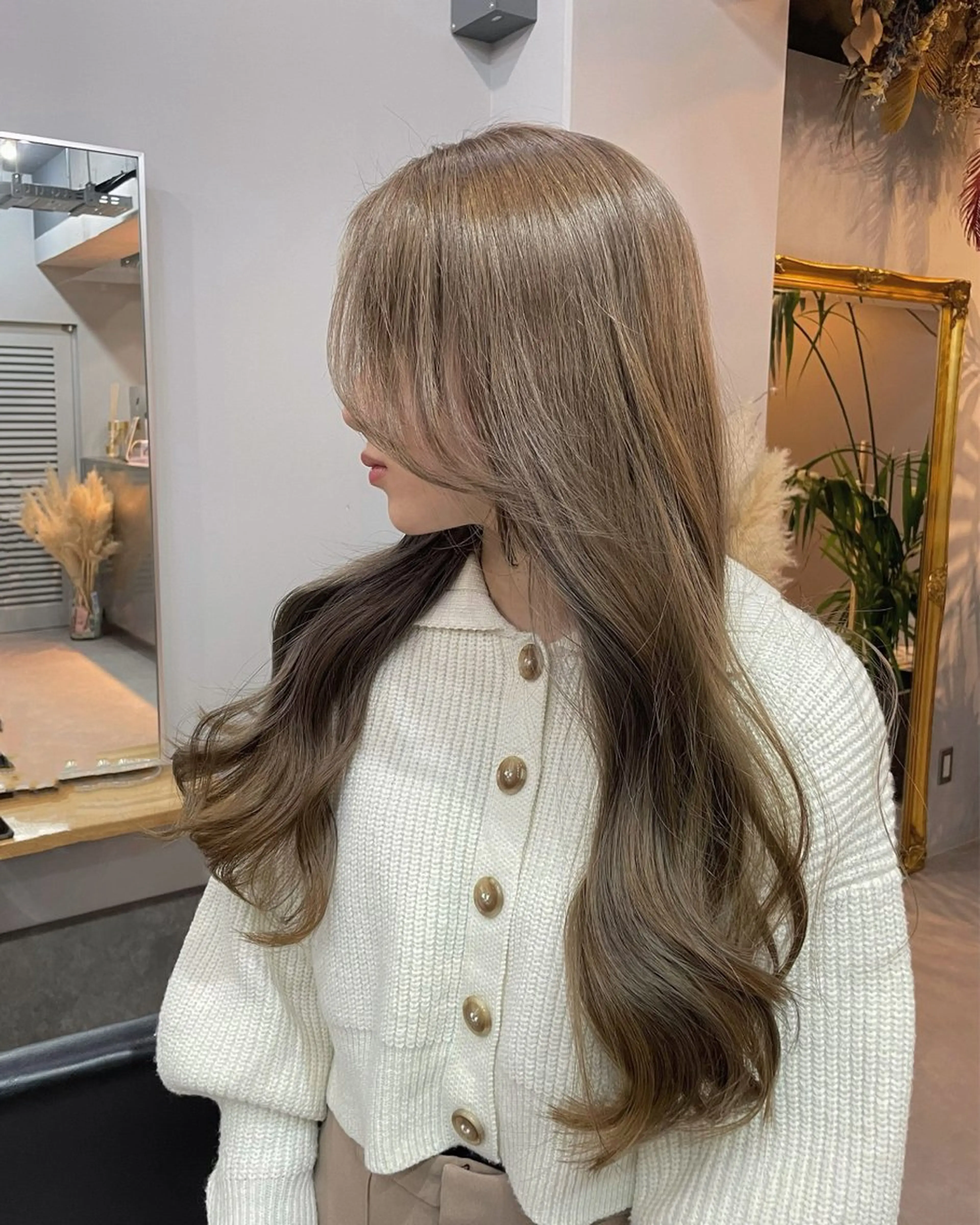 ロング カラー ヘアカラー ミルクティーベージュ ❤︎レイヤー　MIAのヘアスタイル