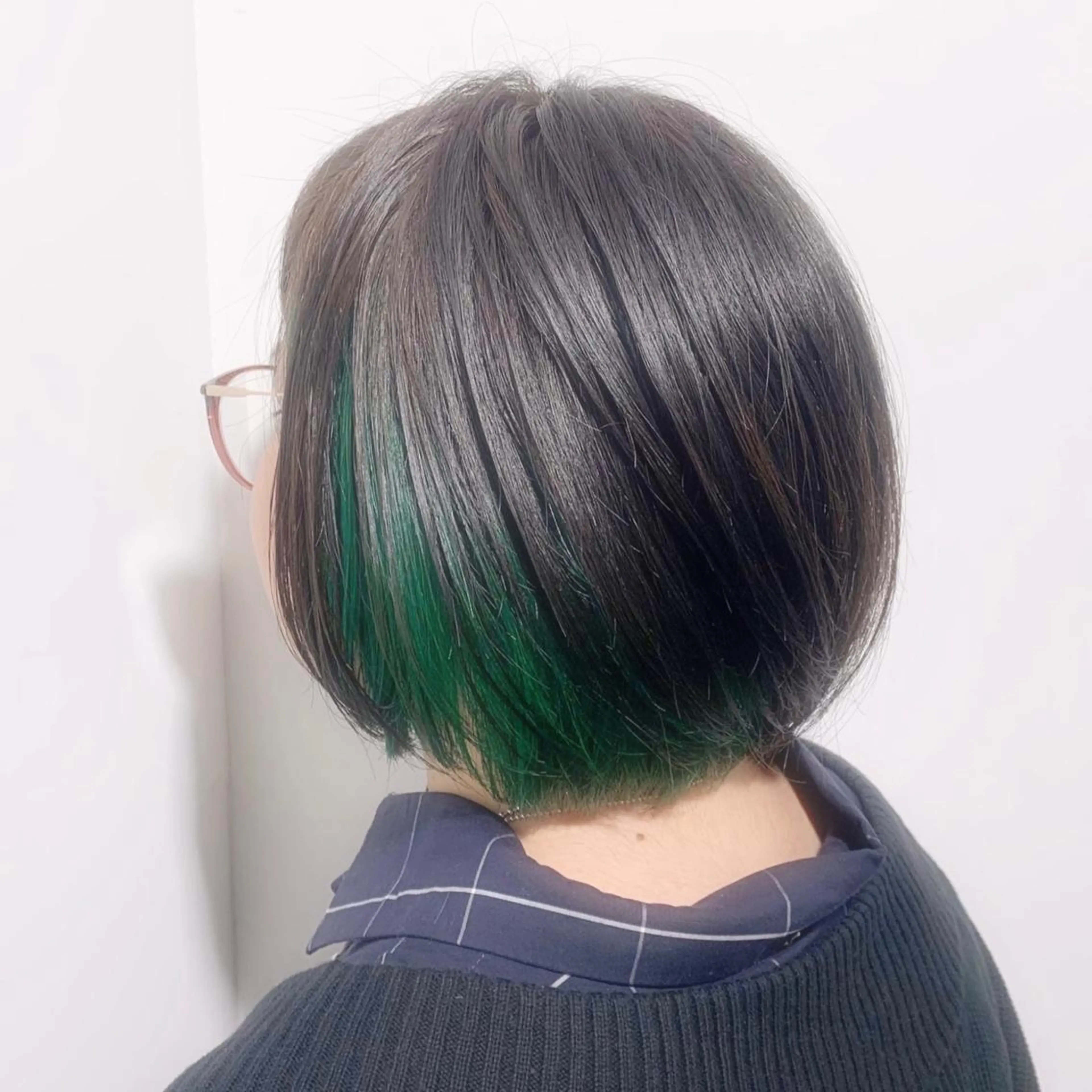 ショート カラー アディクシーカラー ベージュカラー 黒髪 ブリーチ ブルーカラー ヘアカラー 藤澤 夏実/インナーカラーのヘアスタイル