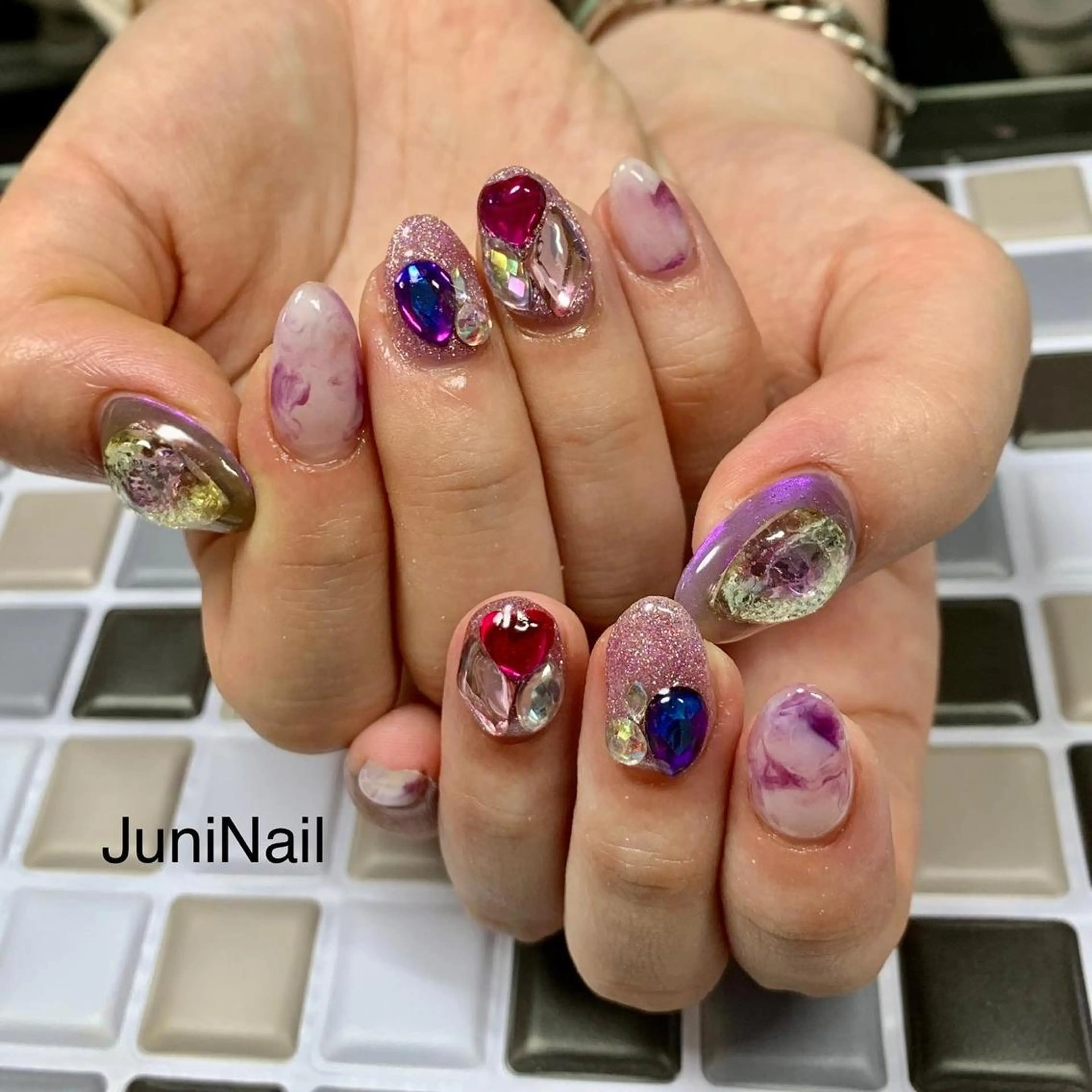 ネイル オーロラネイル クリアネイル 成人式 フラッシュネイル フレンチネイル ハンドネイル ハンドケア JuniNail 주니네일🇰🇷suのネイルデザイン