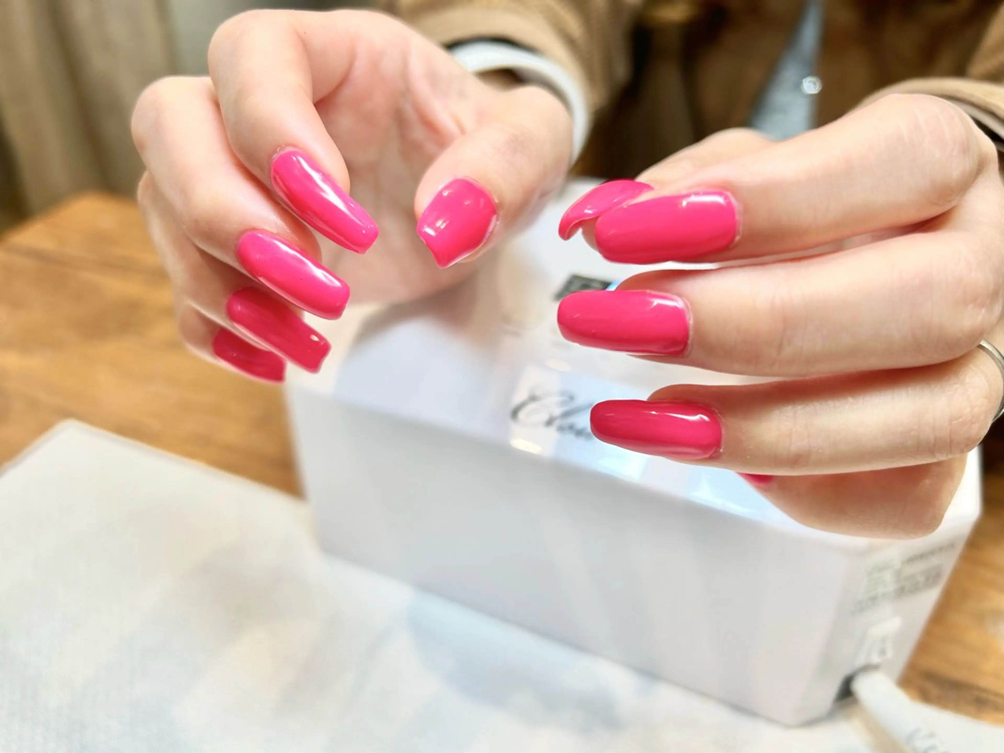 ネイル エーナイン 東雁来店所属・HARADA KANAのネイルデザイン