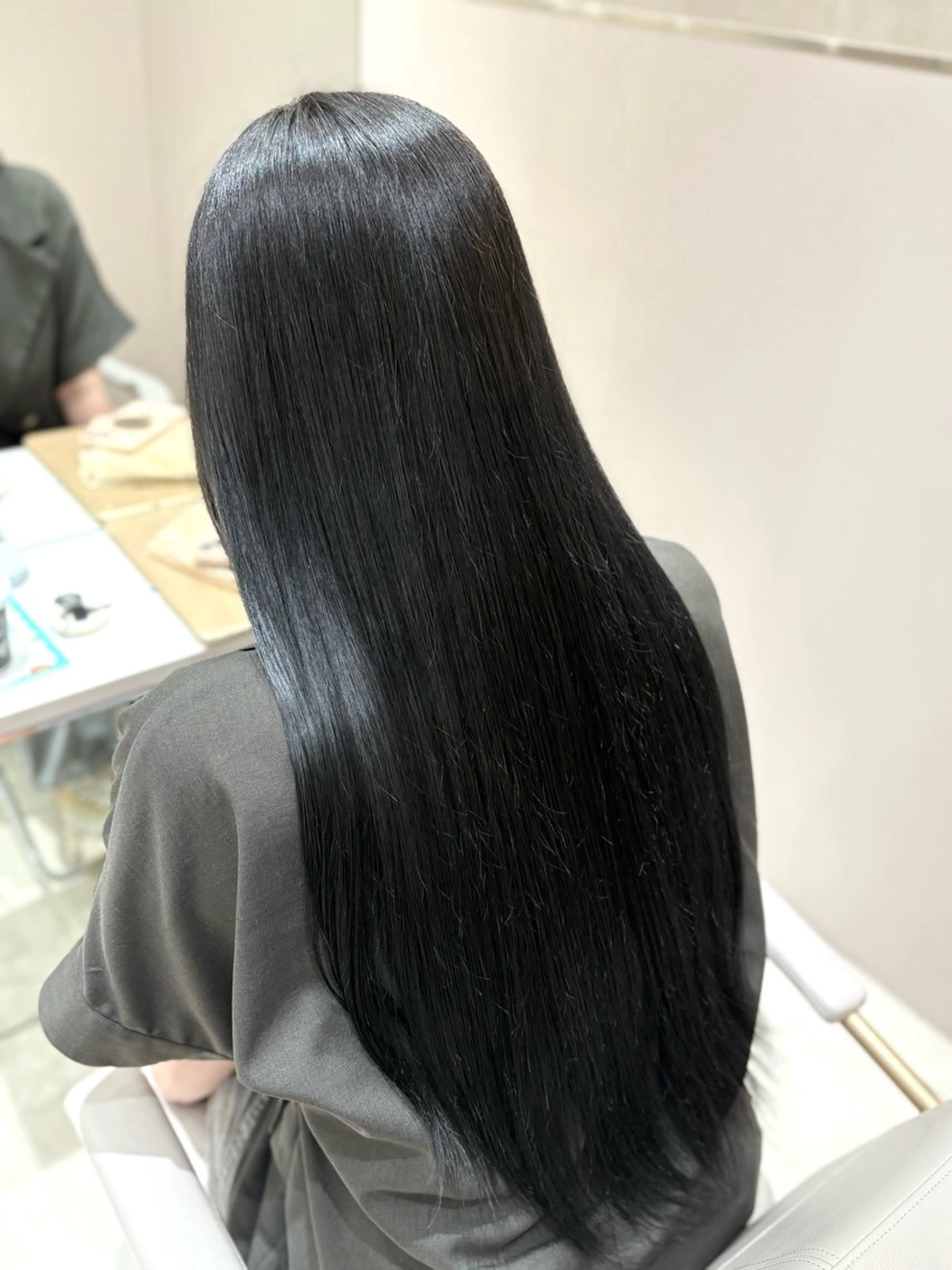 ロング カラー 髪質改善 トリートメント ヘアカラー トリートメント ✨韓国風レイヤー/ 透明感カラー🩶りくのヘアスタイル