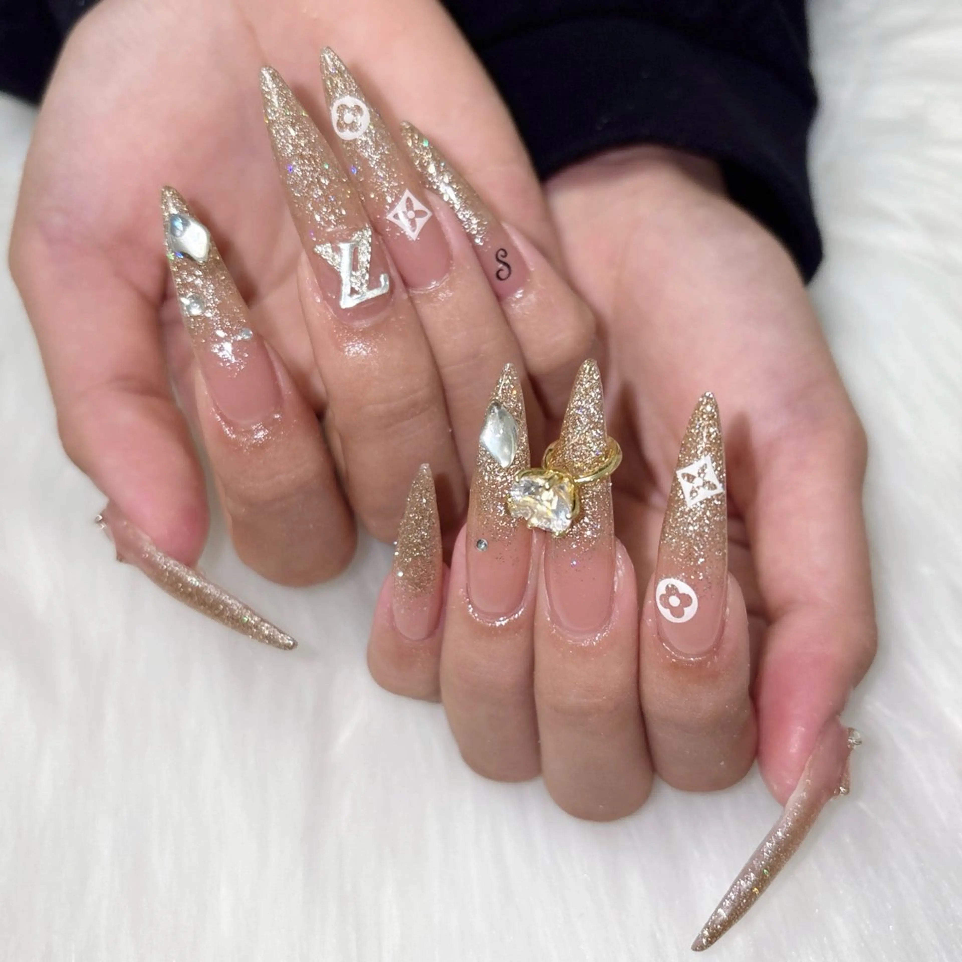 ネイル グラデーション ラメ(グリッター) ラメグラデーション ロングネイル ハンドネイル Darling nail salonのネイルデザイン