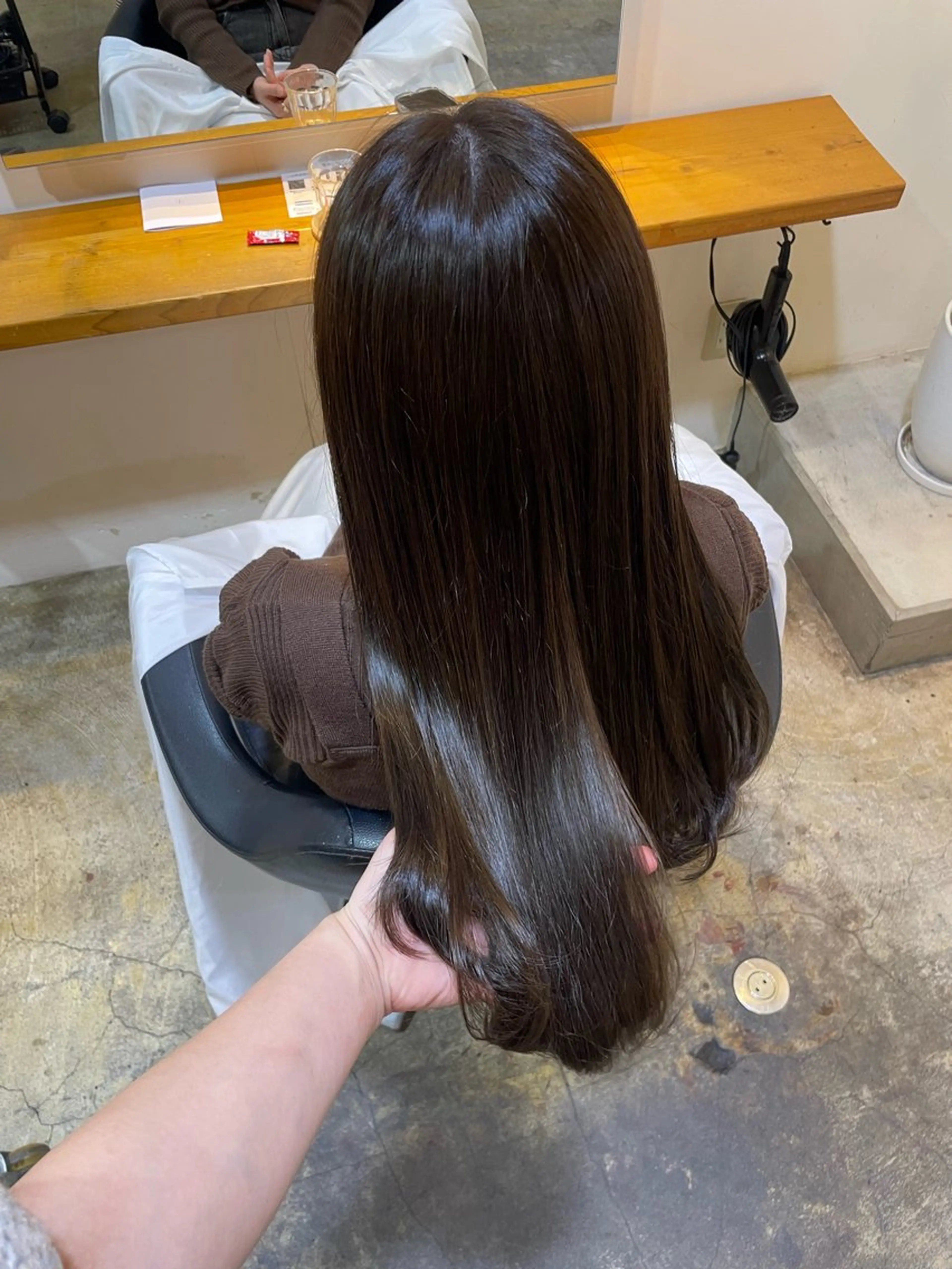 ロング カラー グレージュ オリーブグレージュ オリーブグレー MIOベージュカラー 柔らかいカラーのヘアスタイル