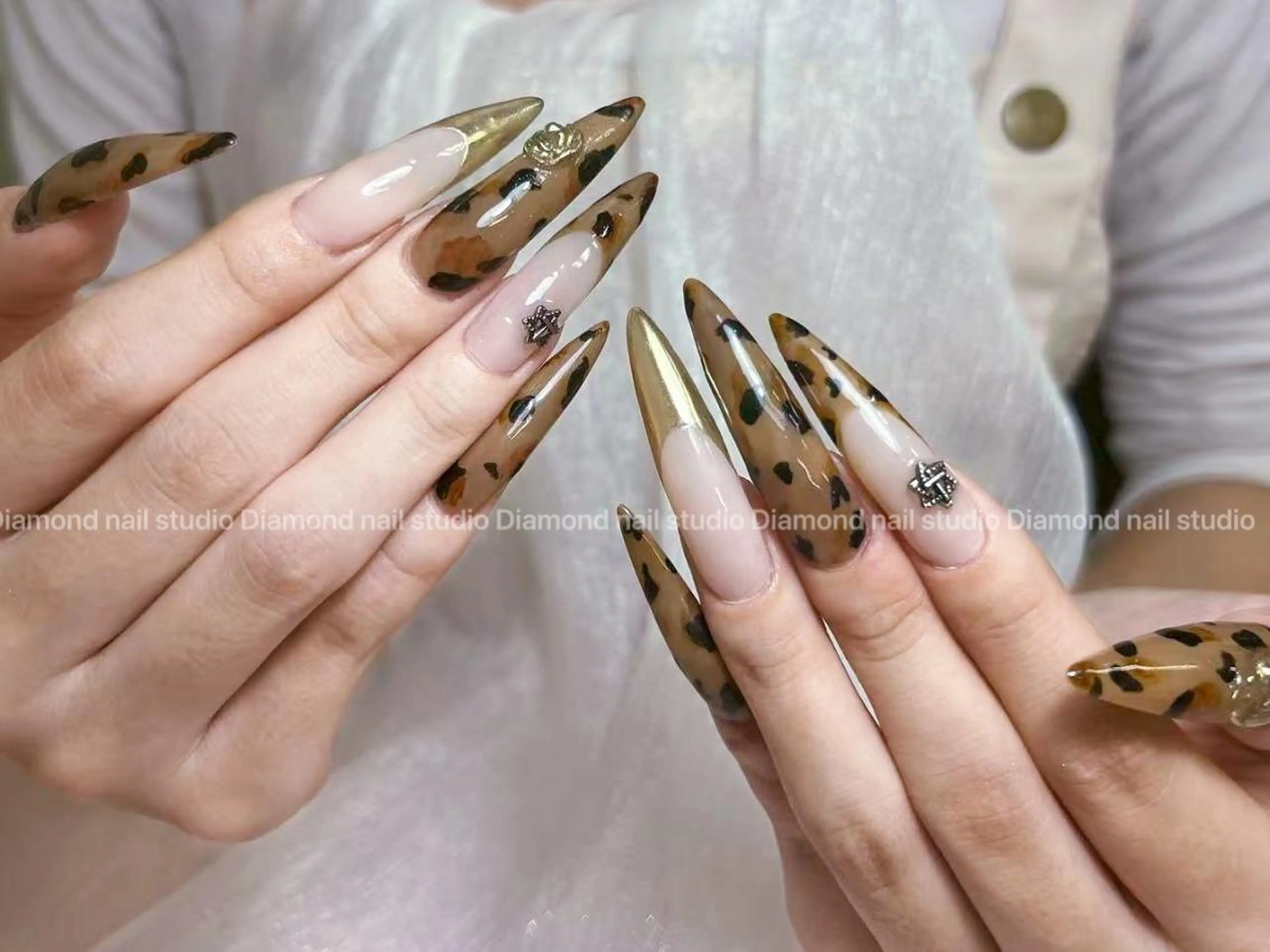 ネイル アートネイル オーロラネイル ガーリー キラキラネイル 韓国ネイル ハンドネイル DIAMOND 💅のネイルデザイン