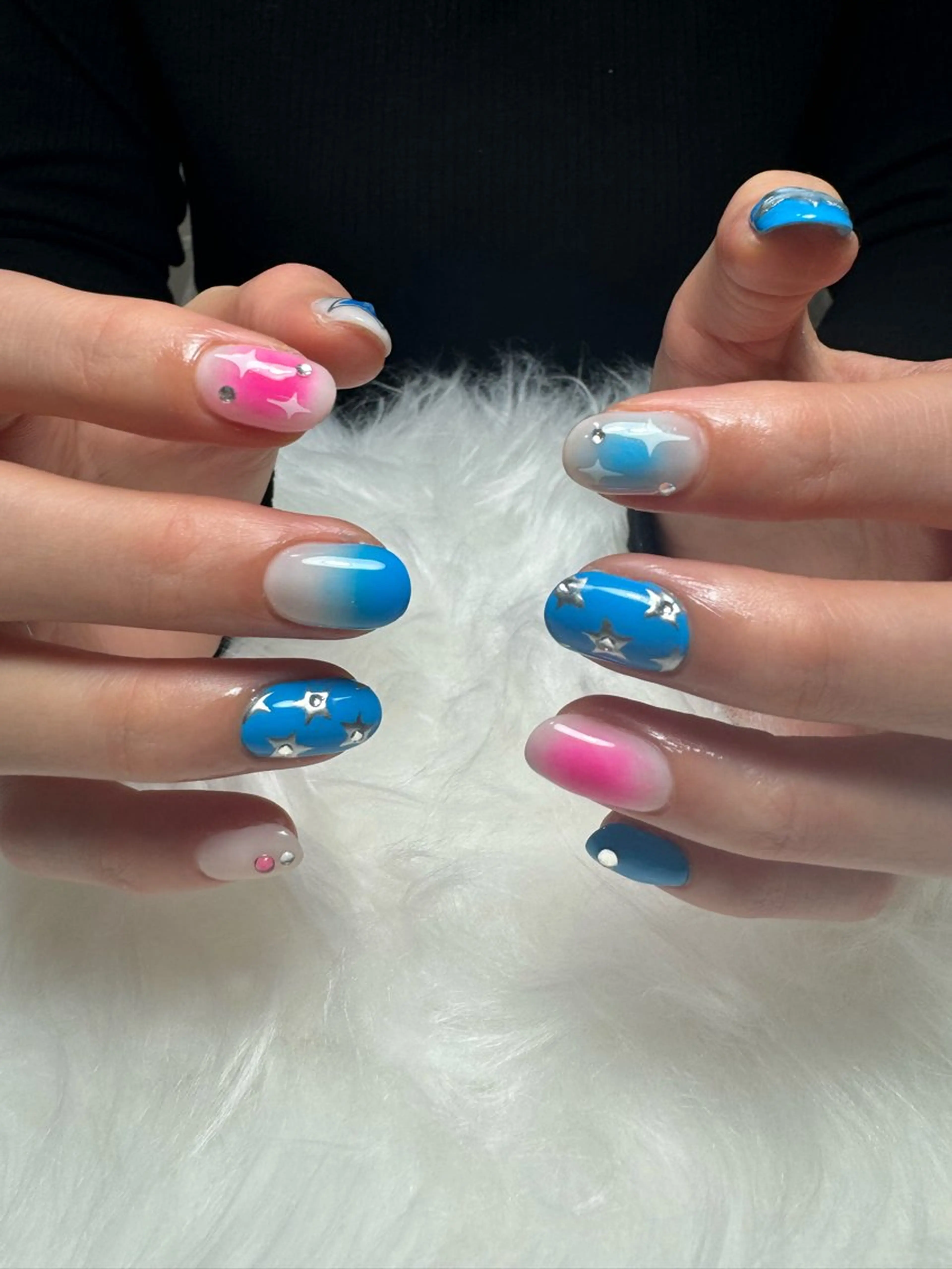 ネイル アートネイル ブルー ピンク ハンドネイル nail salon CAREY 🎀のネイルデザイン