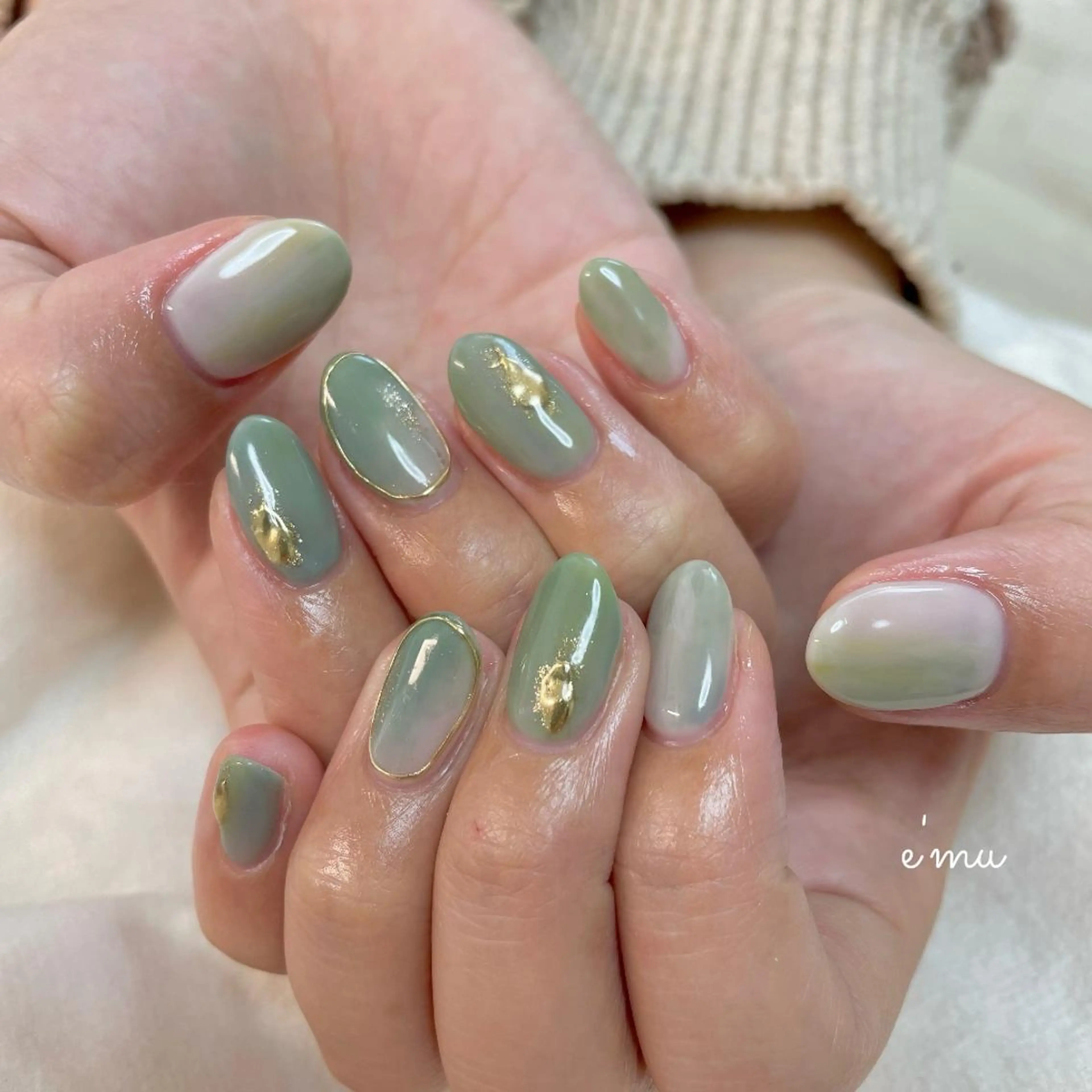 ネイル グリーン ニュアンスネイル 春ネイル nail salon e'mu💐のネイルデザイン