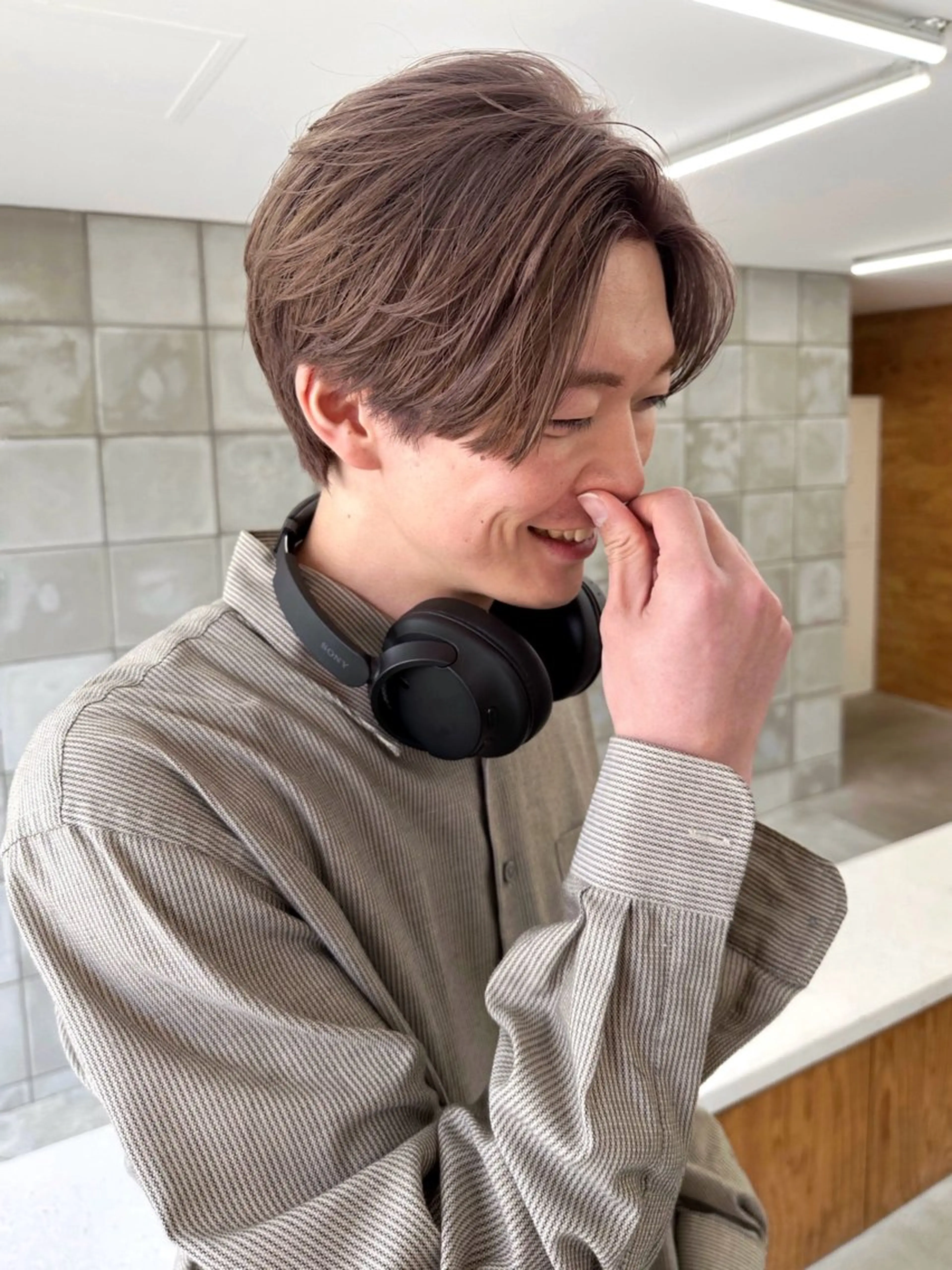 ショート カラー ハンサムショート ベージュカラー ブリーチ グレージュ ハイトーンカラー カット ヘアカラー 榛地 渉馬のヘアスタイル