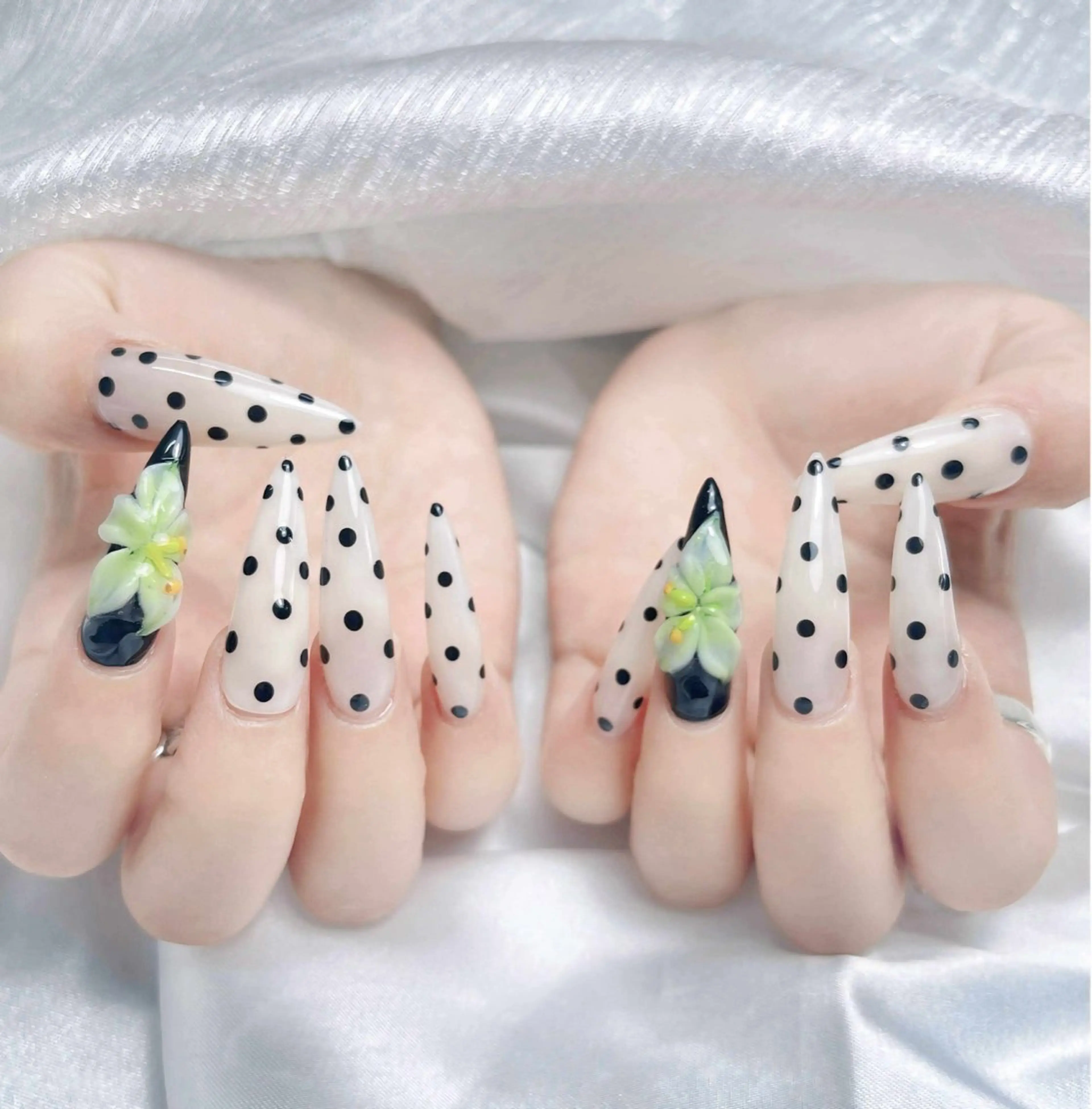 ネイル アートネイル ジェルネイル キラキラネイル 持ち込み シンプルネイル Nova Nail Salonのネイルデザイン