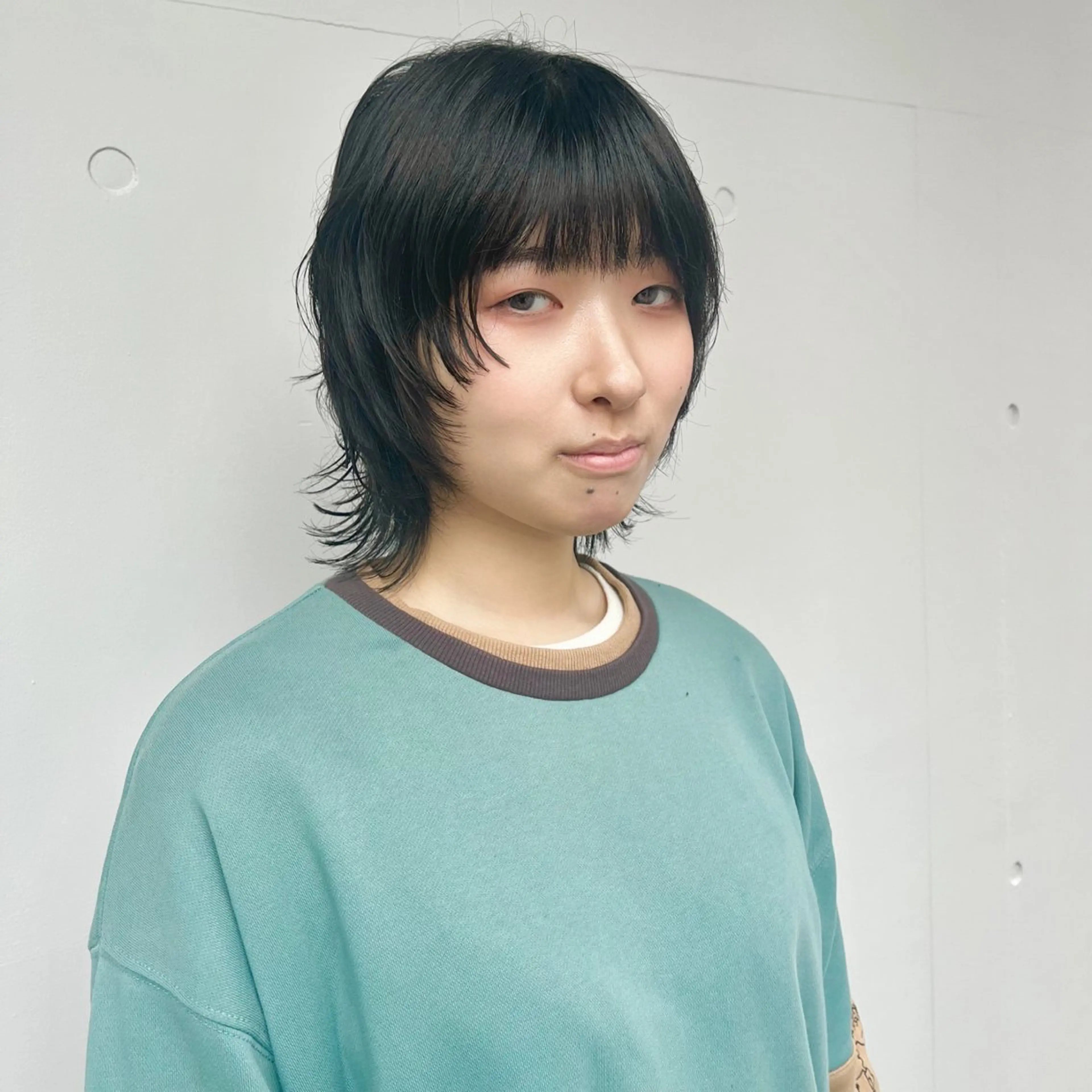 ショート カラー 黒髪 ブルーカラー ブルーブラック 顔まわりレイヤー レイヤーカット カット 藤澤 夏実/インナーカラーのヘアスタイル