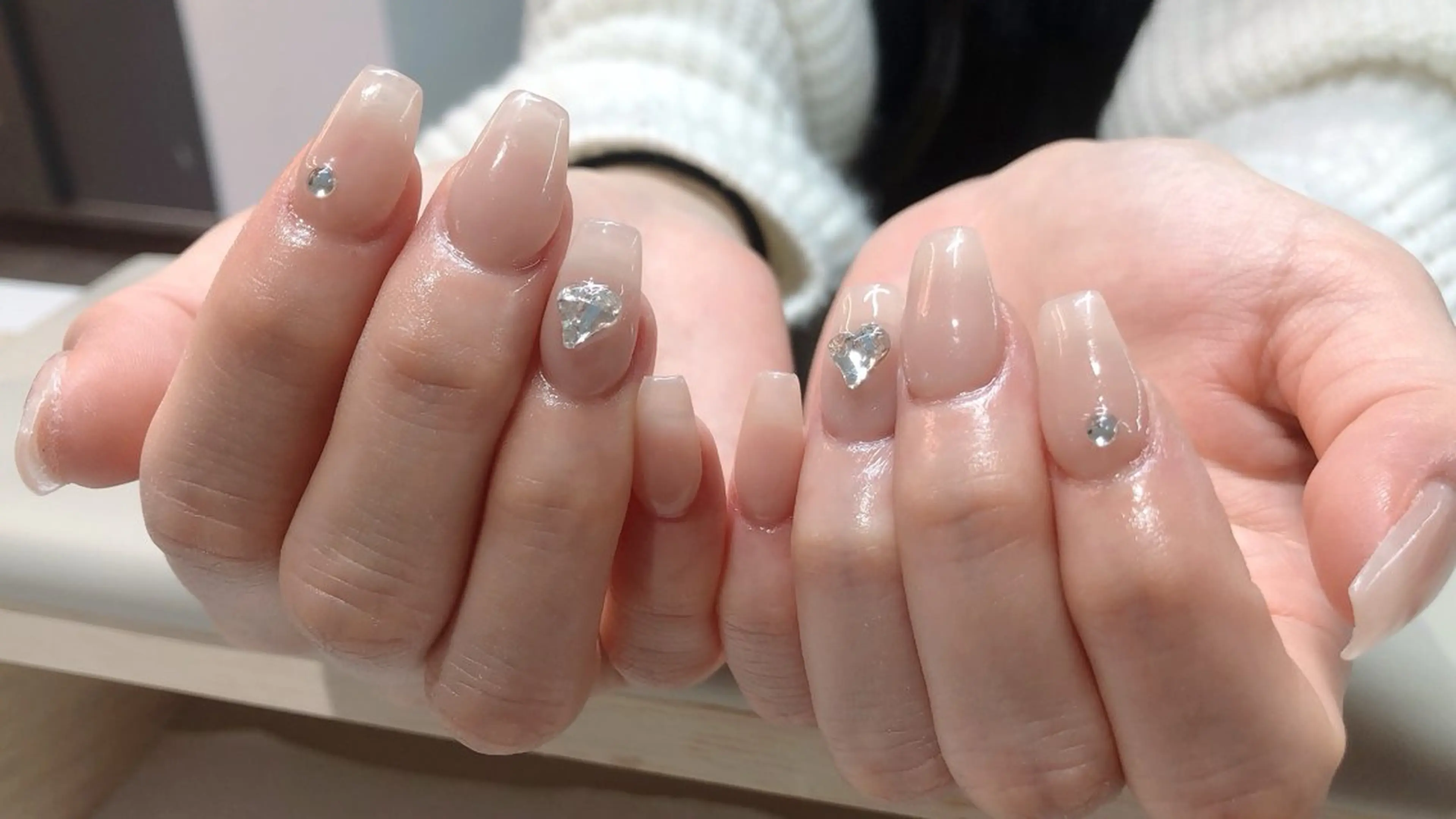 ネイル ハート キラキラネイル 韓国ネイル ワンカラーネイル ストーンネイル ハンドネイル 商 小清のネイルデザイン