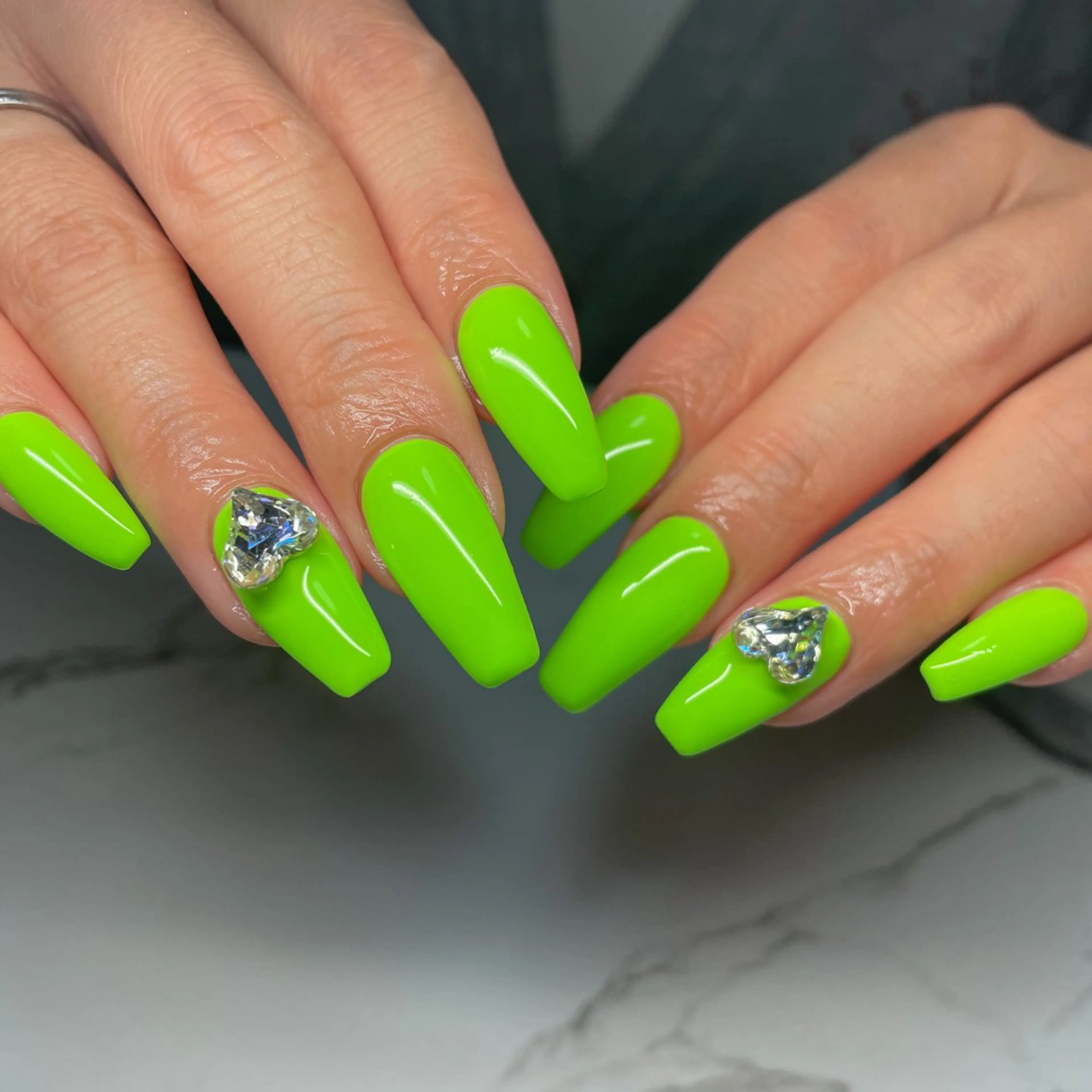 ネイル アートネイル フットネイル ジェルネイル ロングネイル 持ち込み ハンドネイル Nail salon Amicalのネイルデザイン