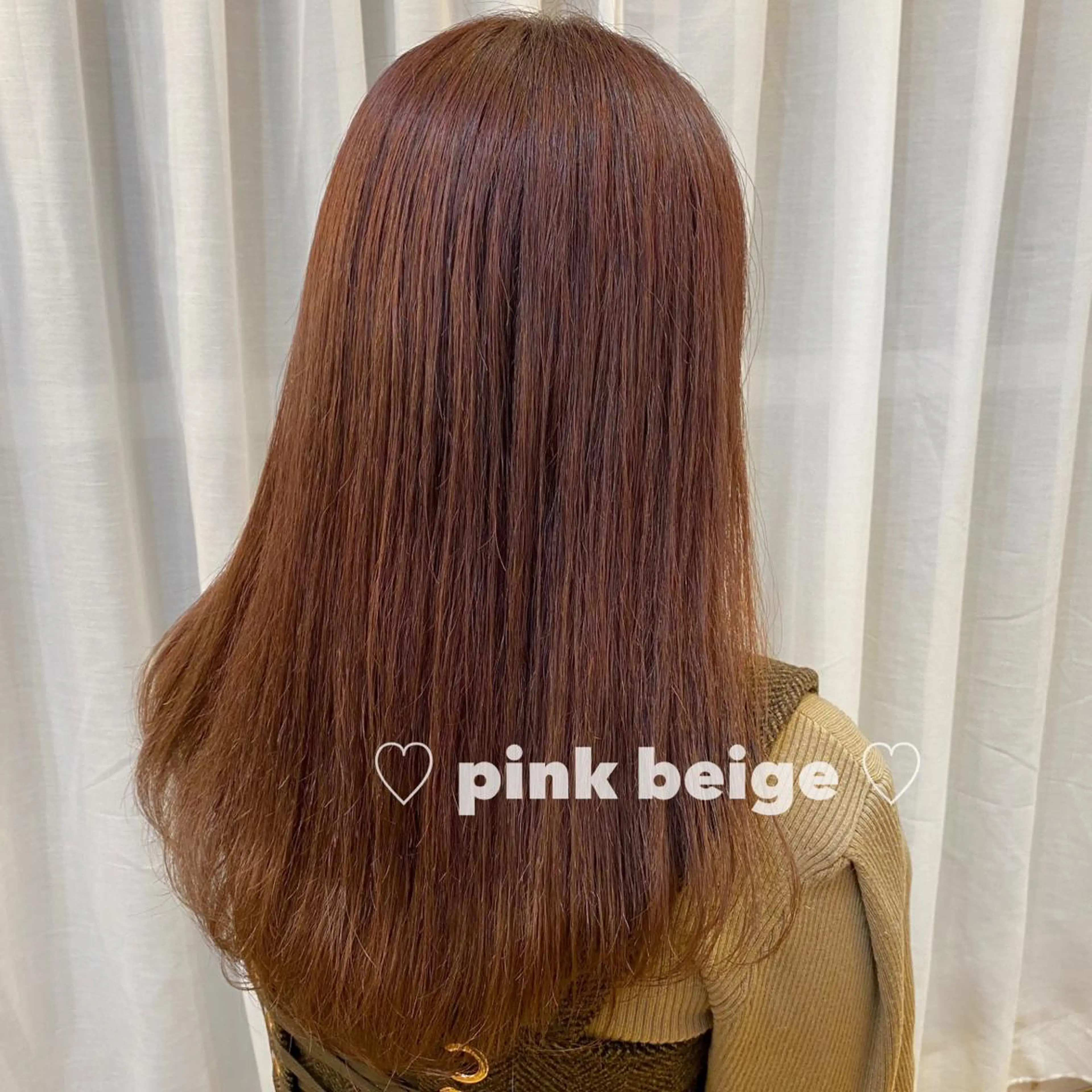 ロング ブリーチなしカラー レイヤーカットのヘアスタイル