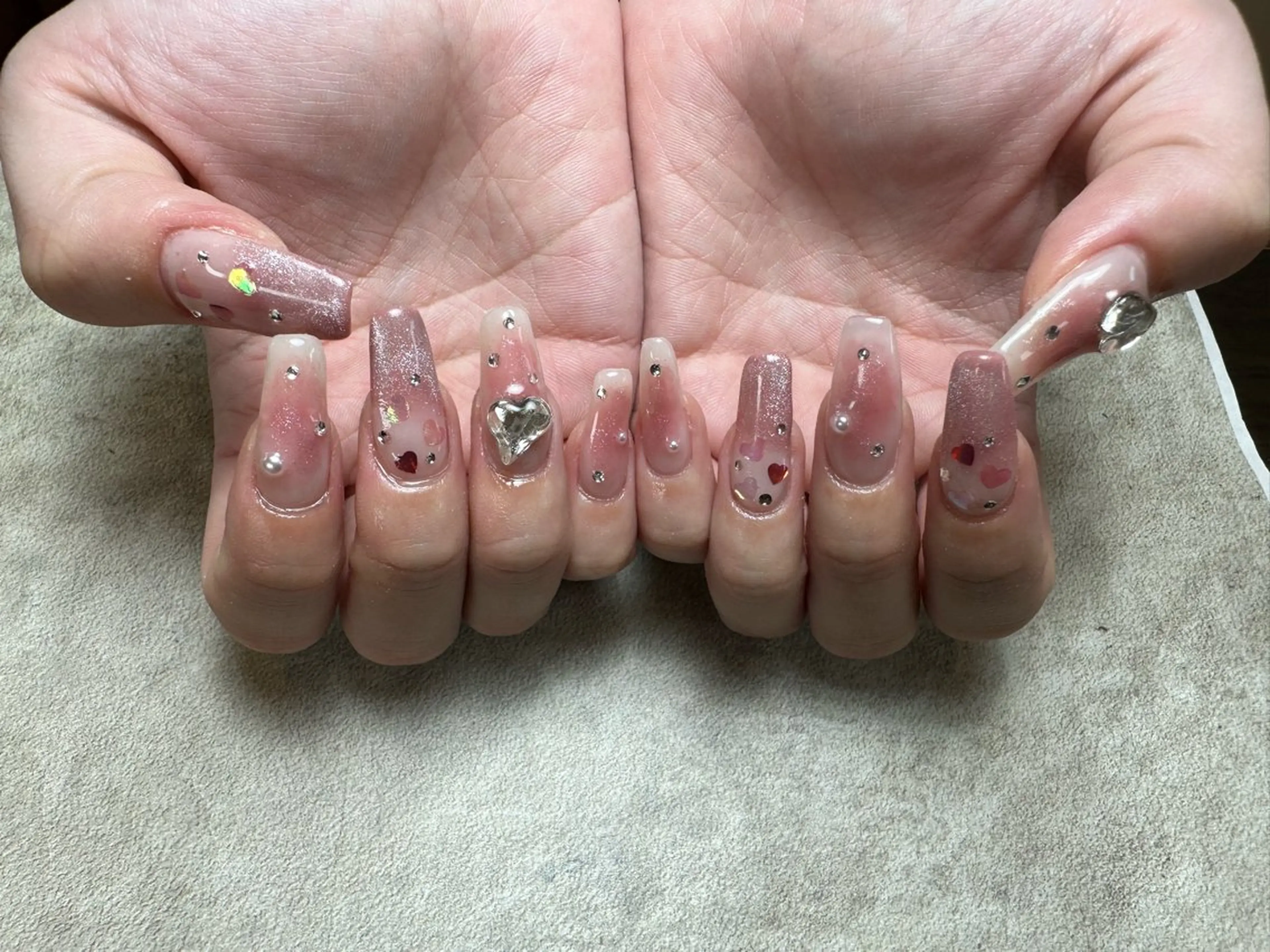 ネイル チークネイル キラキラネイル マグネットネイル ピンク ワンホンネイル nailroom Anmie.のネイルデザイン