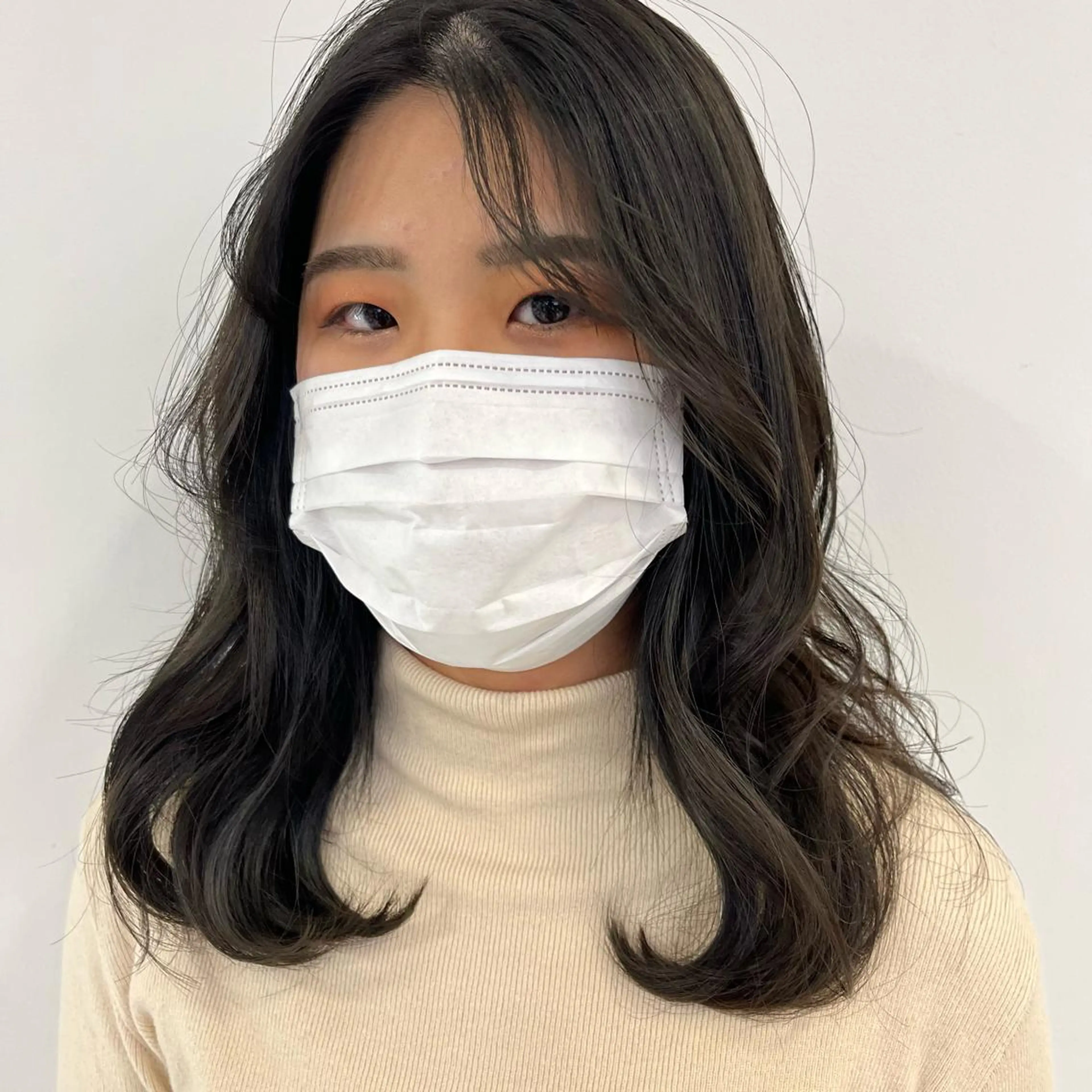 ミディアム カラー グレージュ カーキグレージュ SOYON 🤍CHIZU🤍.のヘアスタイル