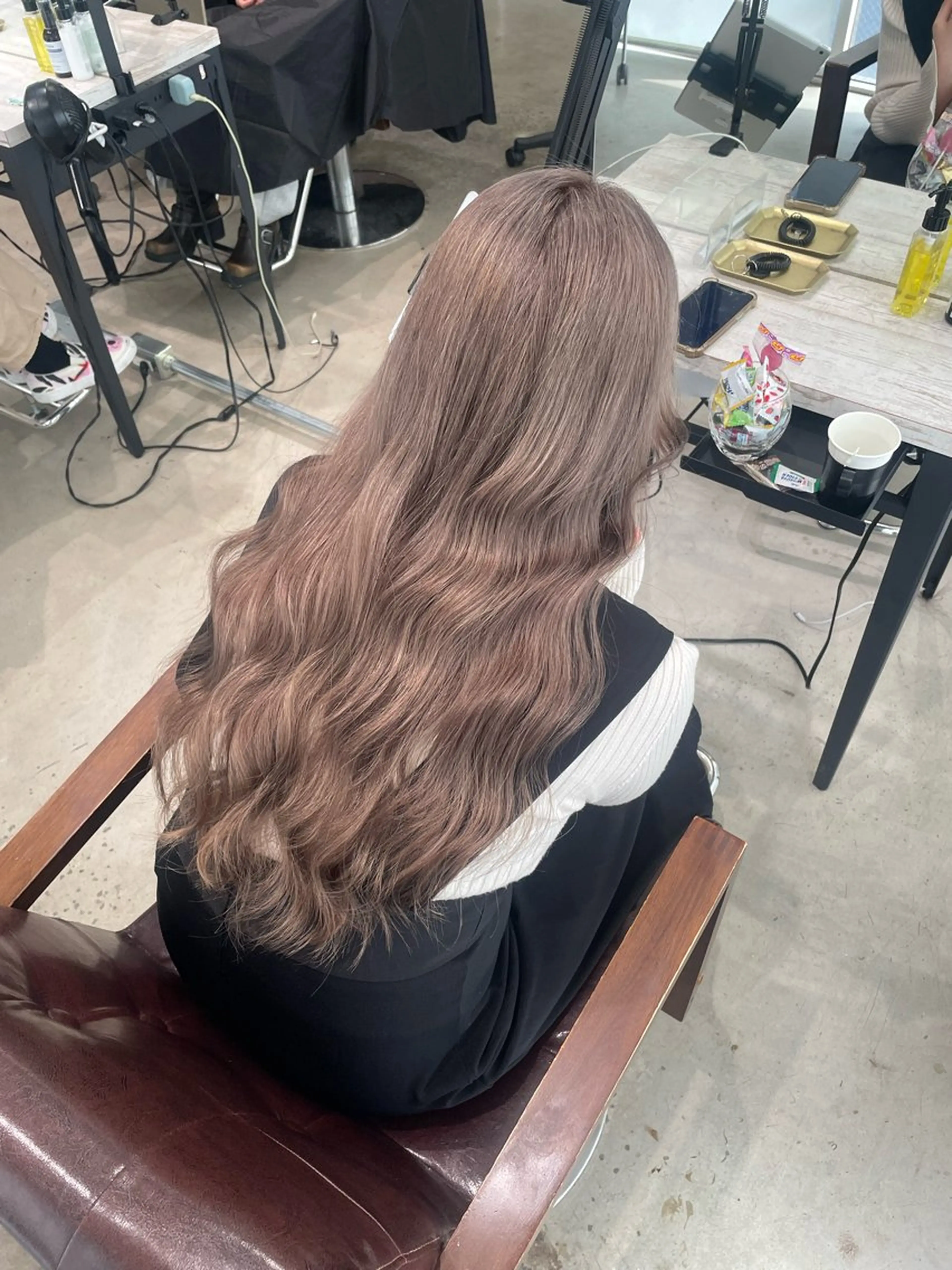 ロング カラー カット ヘアカラー トリートメント youres hair 新宿3丁目店所属・艶髪/ハイトーン /髪質改善/柴田のヘアスタイル