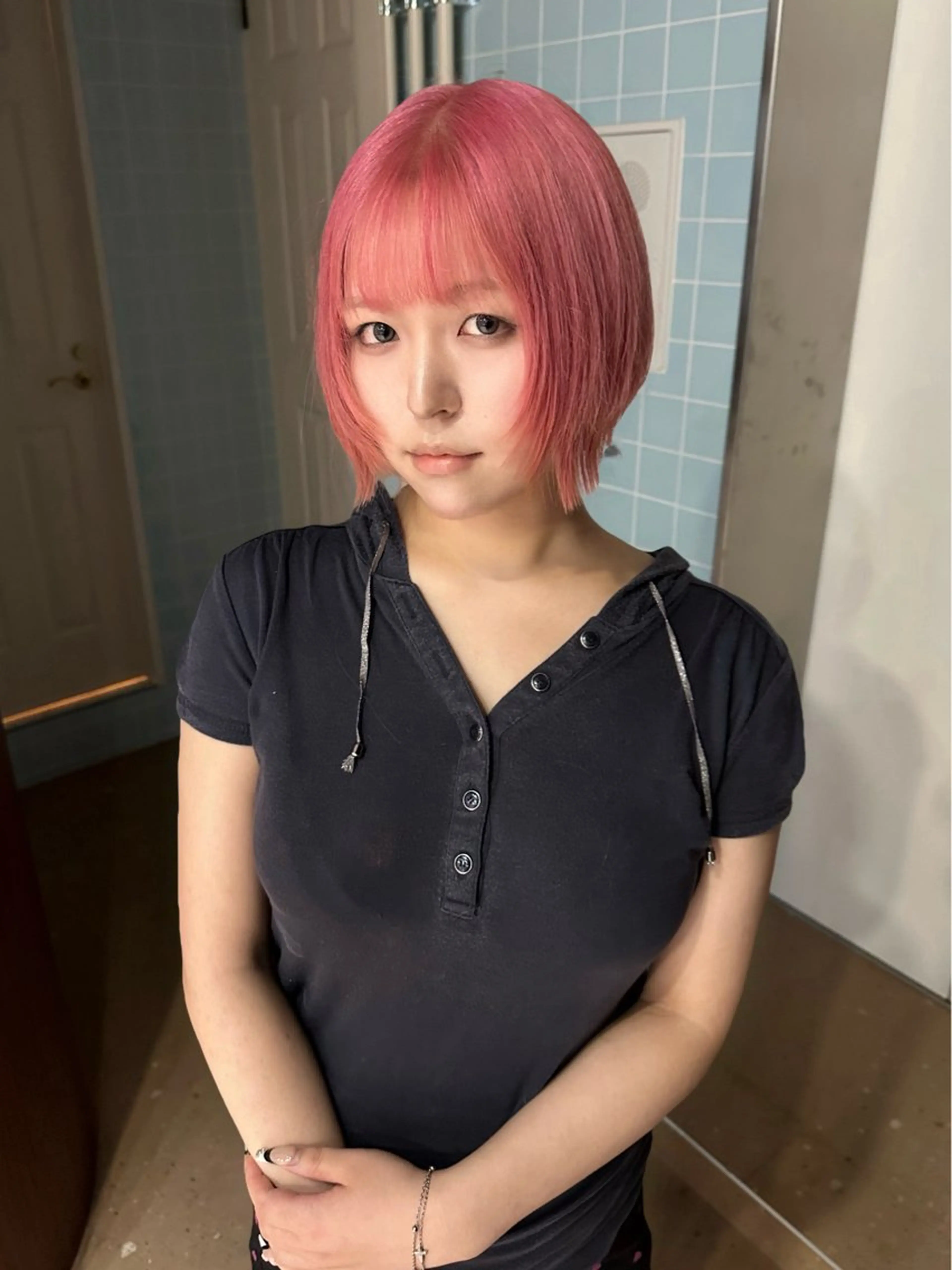 ショート カラー ブリーチ ハイトーンカラー ピンクカラー ボブ ウルフカット カット ヘアカラー トリートメント エクステ cope'u ROWEN所属・ウルフ/レイヤー/ 渋谷🔮西村 悠大のヘアスタイル