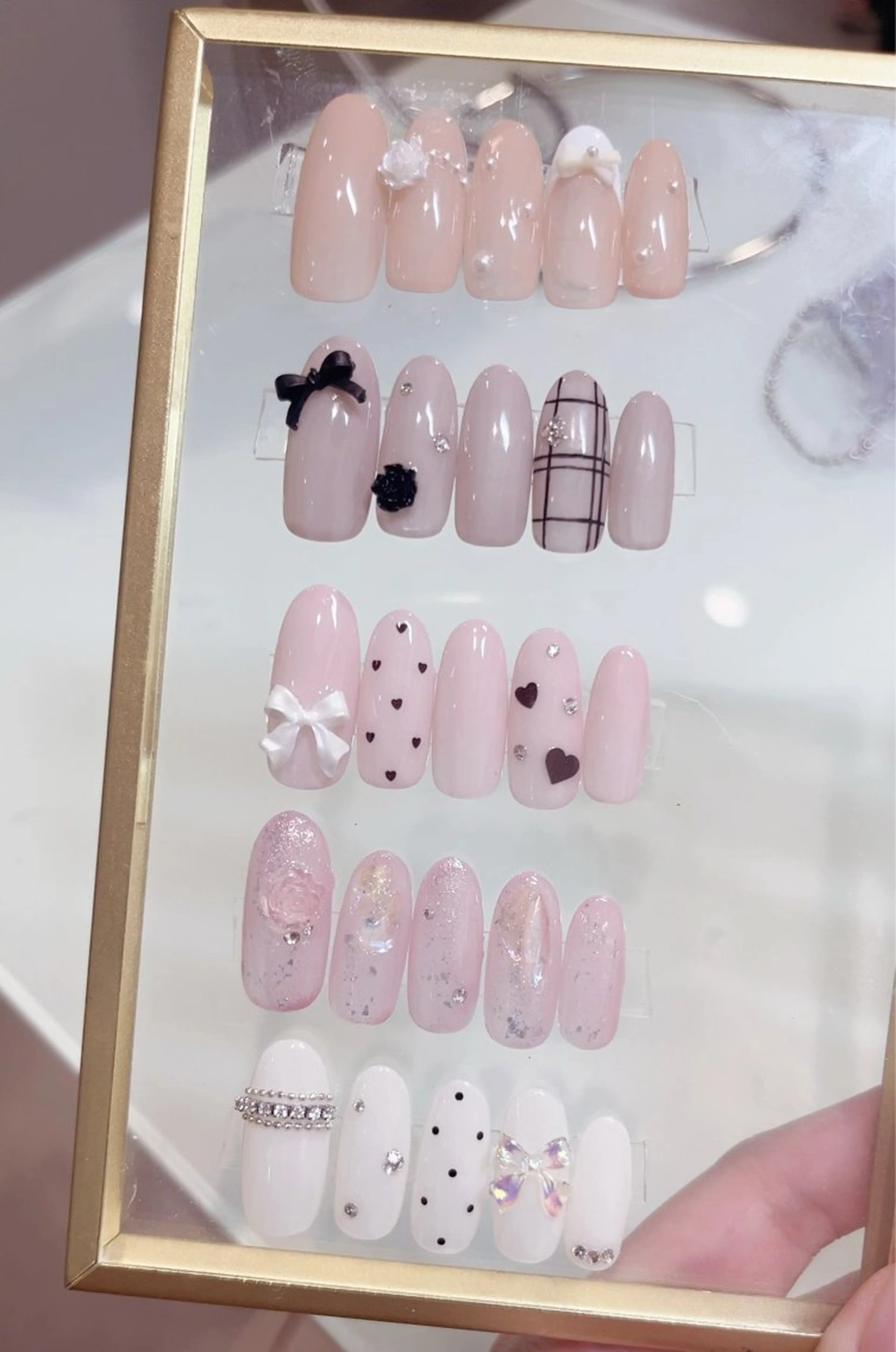 ネイル アートネイル ガーリー 韓国ネイル 持ち込み ワンホンネイル ハンドネイル KOKONA 🎀のネイルデザイン