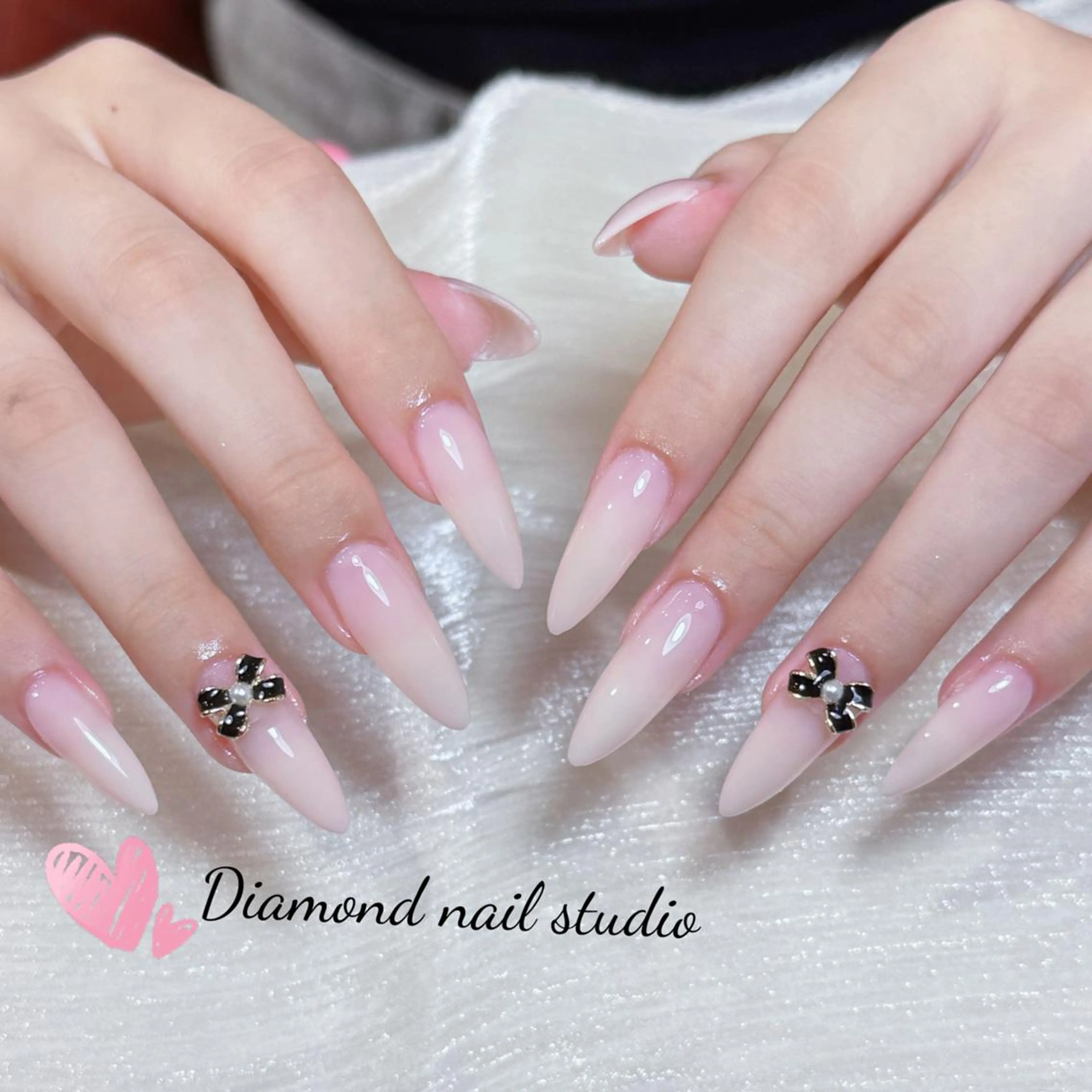 ネイル アートネイル オーロラネイル ガーリー キラキラネイル 韓国ネイル ハンドネイル DIANMOND NAIL🌸のネイルデザイン