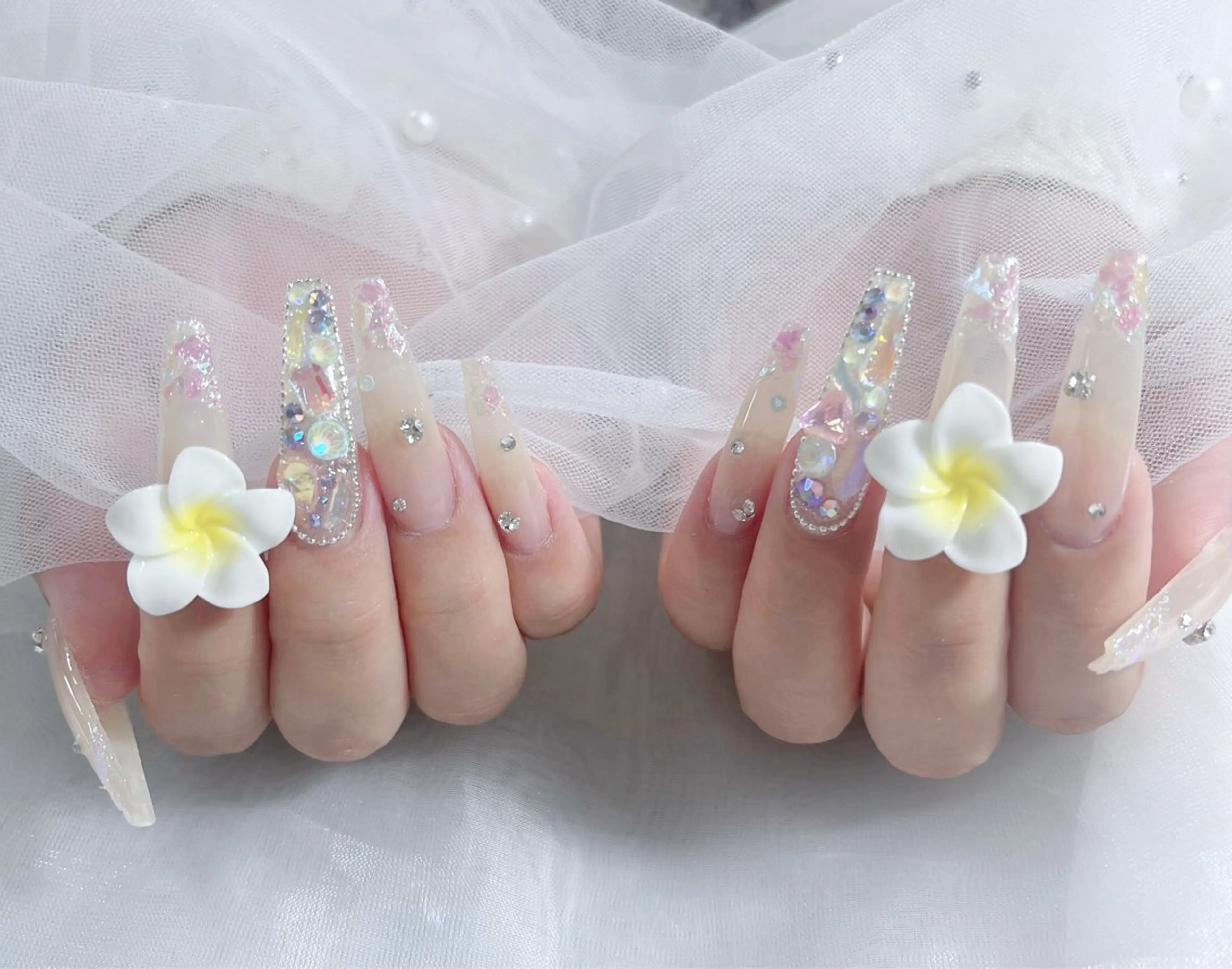 ネイル オーロラネイル クリアネイル フラッシュネイル ジェルネイル グラデーション ハンドネイル Amee Nailsalonのネイルデザイン