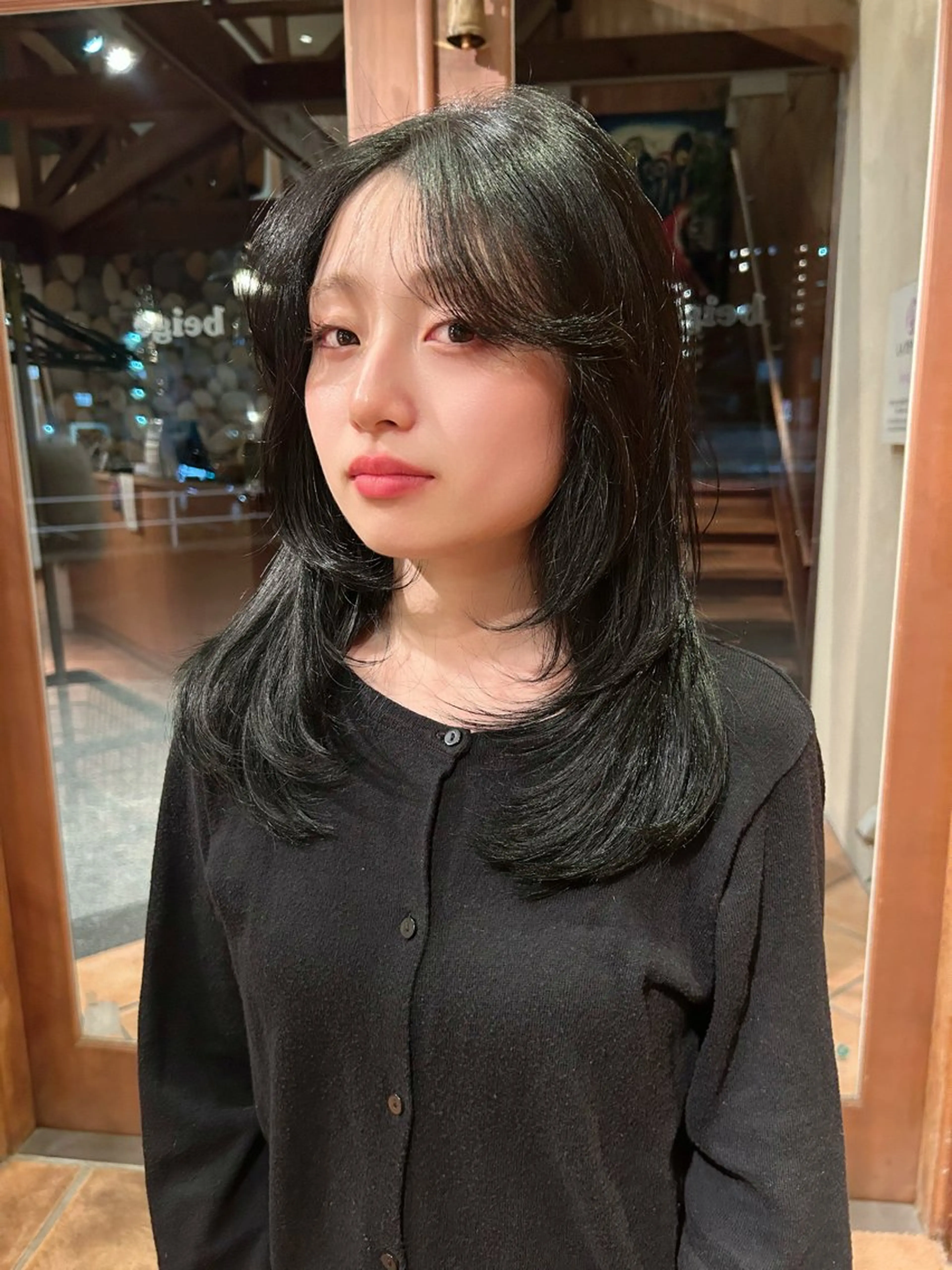 セミロング カット 小倉 さりのヘアスタイル