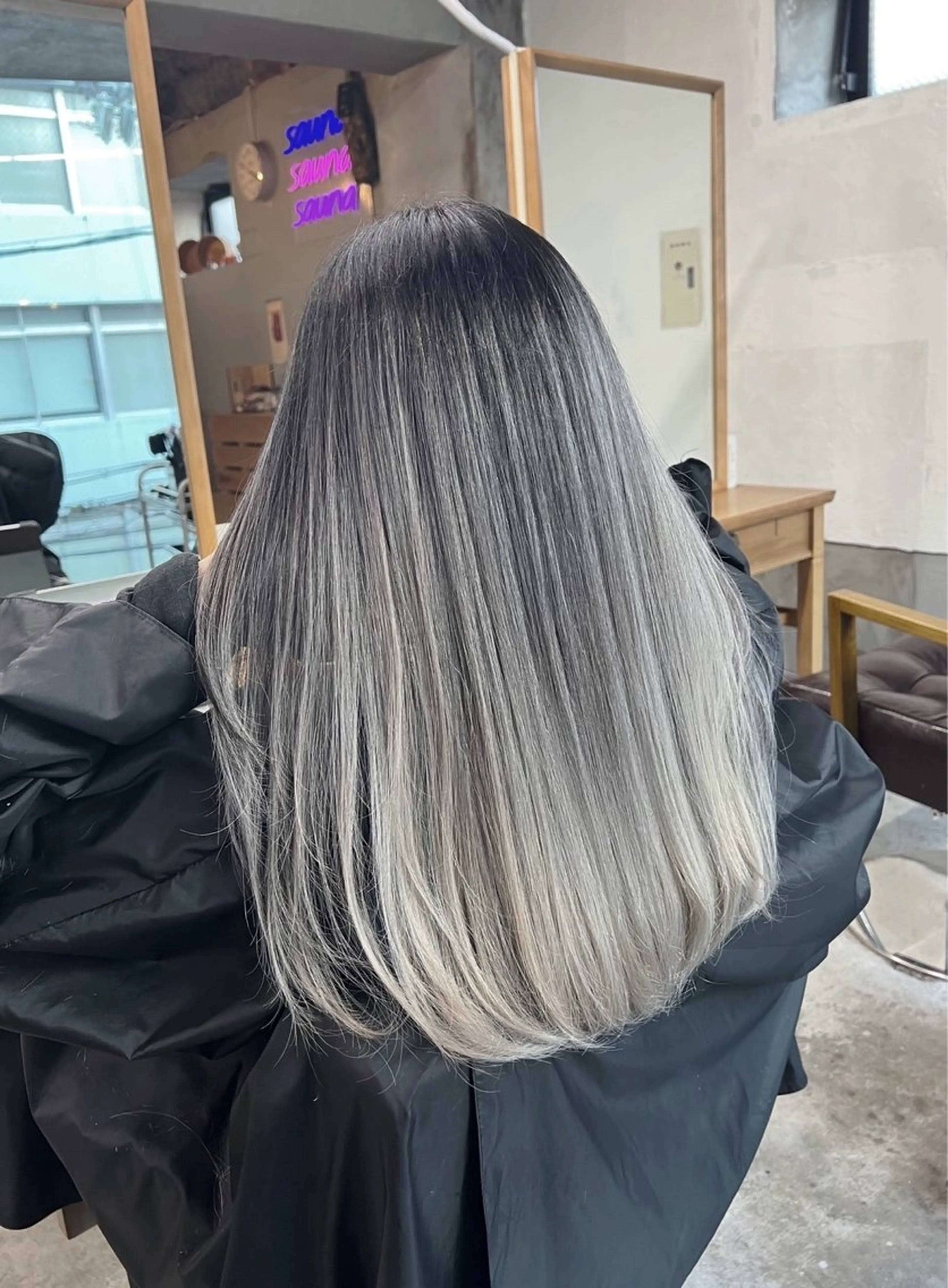 ロング カラー バレイヤージュ シルバー ホワイトシルバー レイヤーカット ヘアカラー トリートメント ROBIN所属・指名数No.1 /NAOYAのヘアスタイル