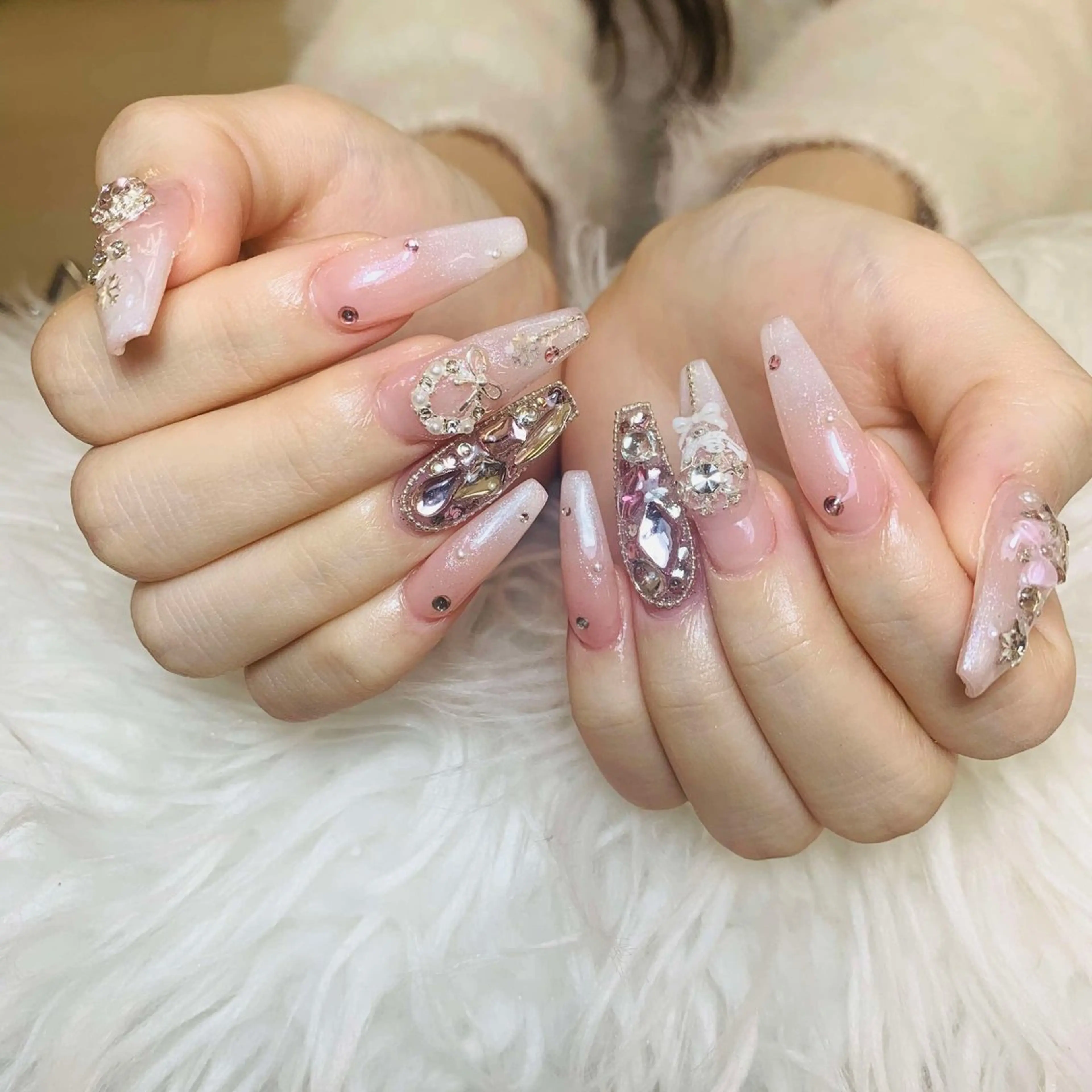 ネイル ハンドネイル ゴテゴテネイルサロン所属・ゴテゴテ ネイルのネイルデザイン