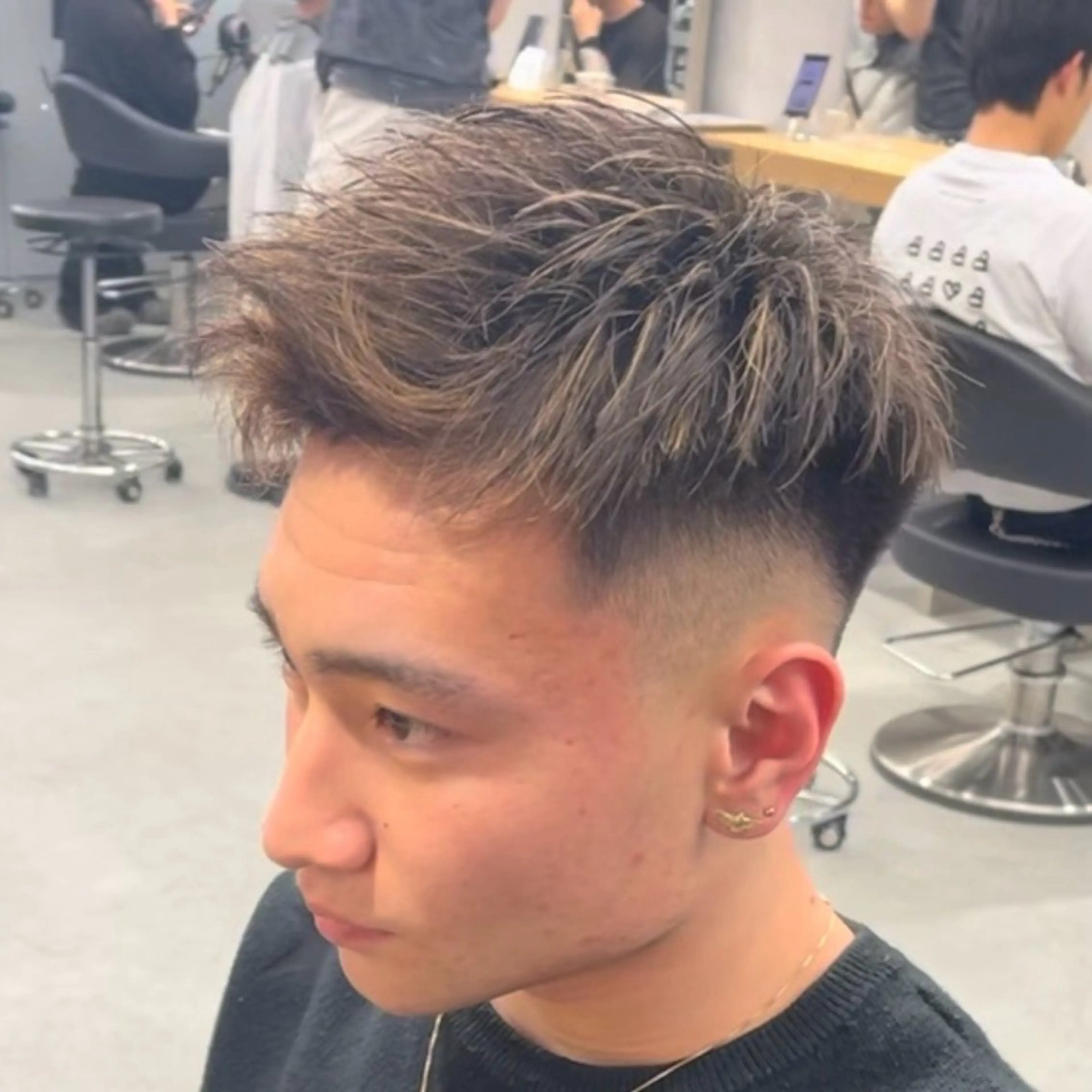 カラー パーマ メンズ メンズハイライト メンズメッシュ モヒカン メンズパーマ メンズツイストパーマ カット ヘアカラー パーマ 🔥メンズカット＋パ ーマ🔥菊池一真のヘアスタイル