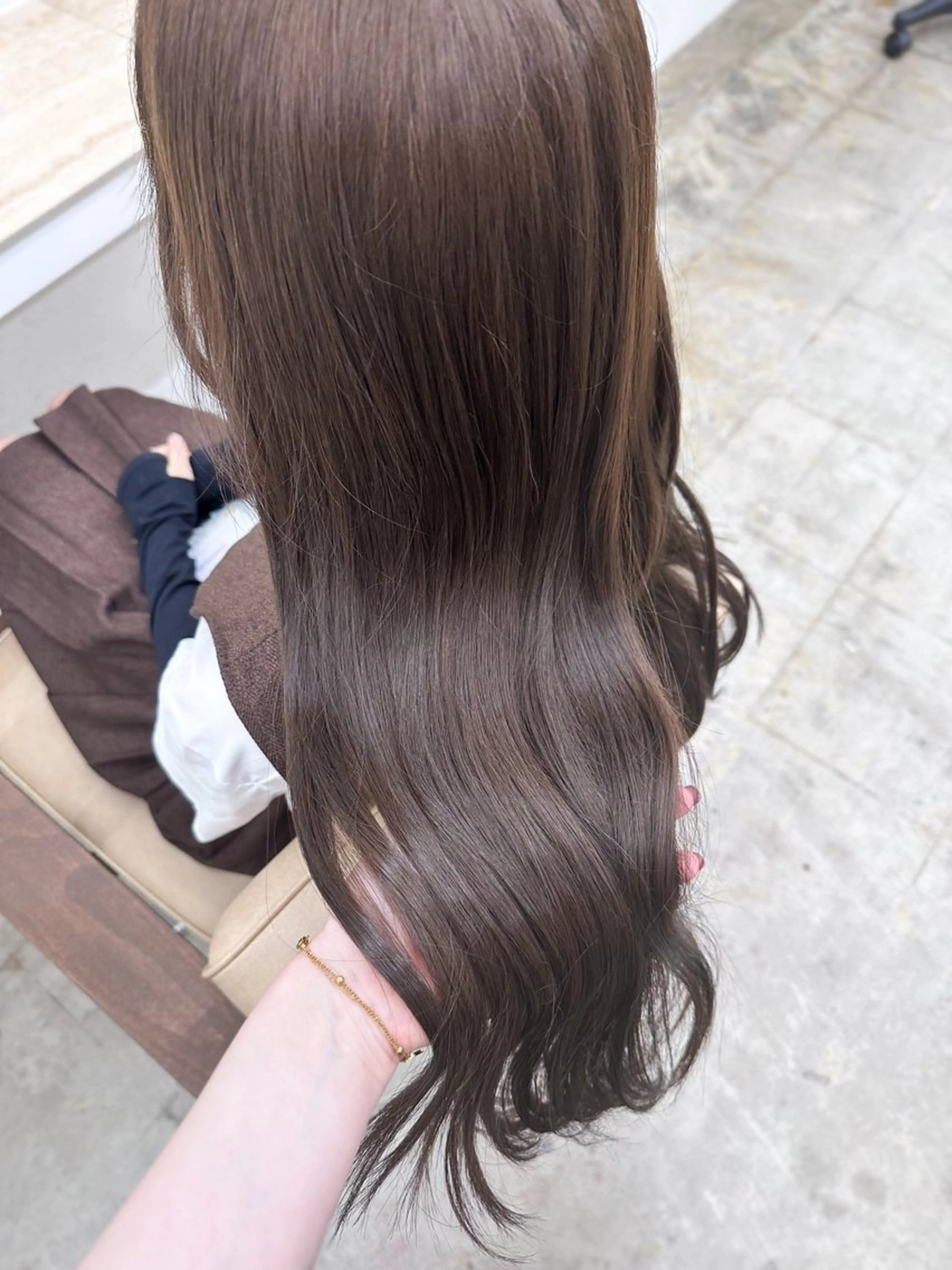 ロング カラー ブリーチ グレージュ ブリーチなしカラー 🌼透明感艶カラー オリーブ🌼河村咲のヘアスタイル