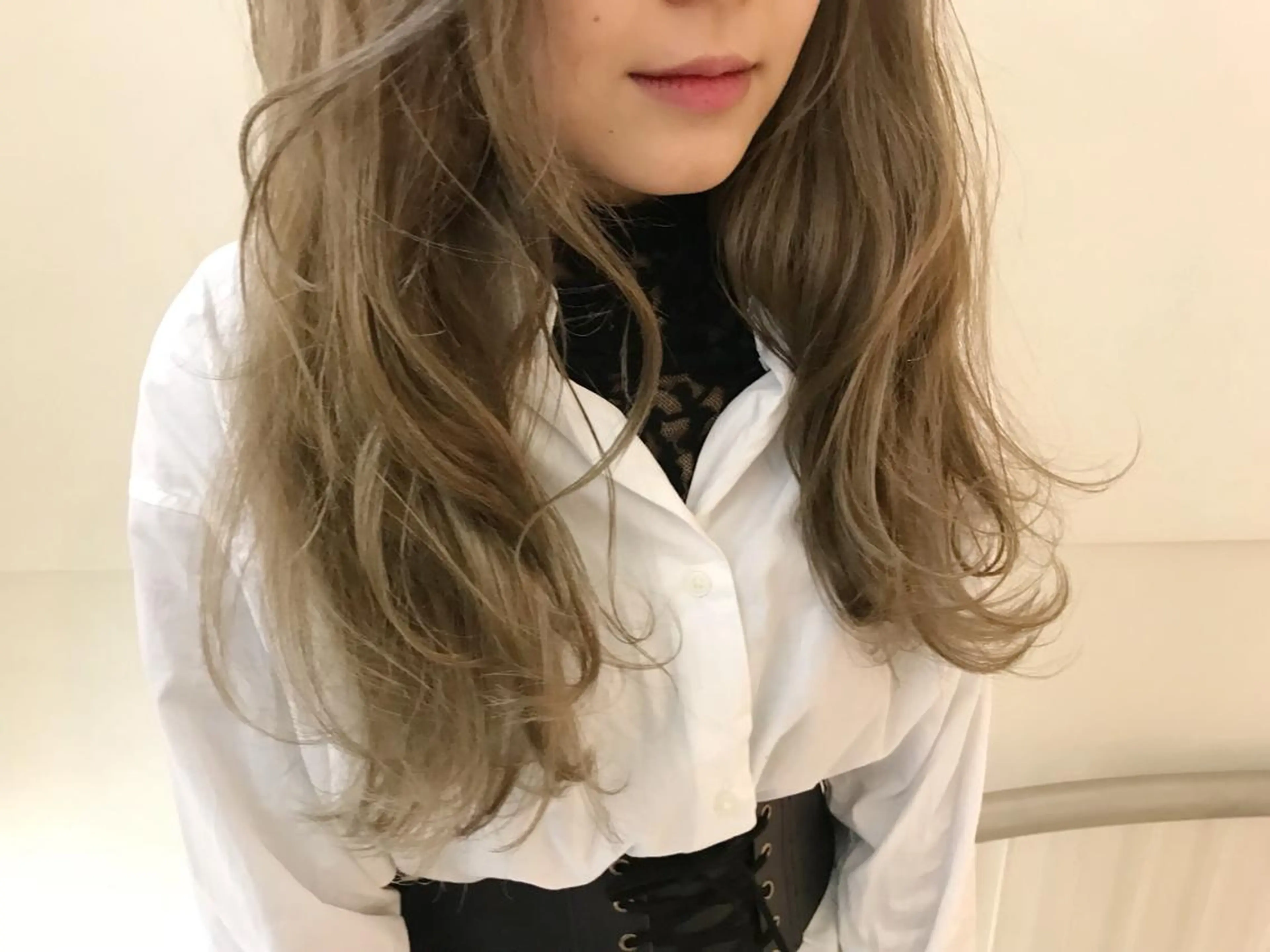 セミロング カラー アッシュ ベージュカラー トリートメント AILEE所属・ウルフカット レイヤーカット上柿のヘアスタイル