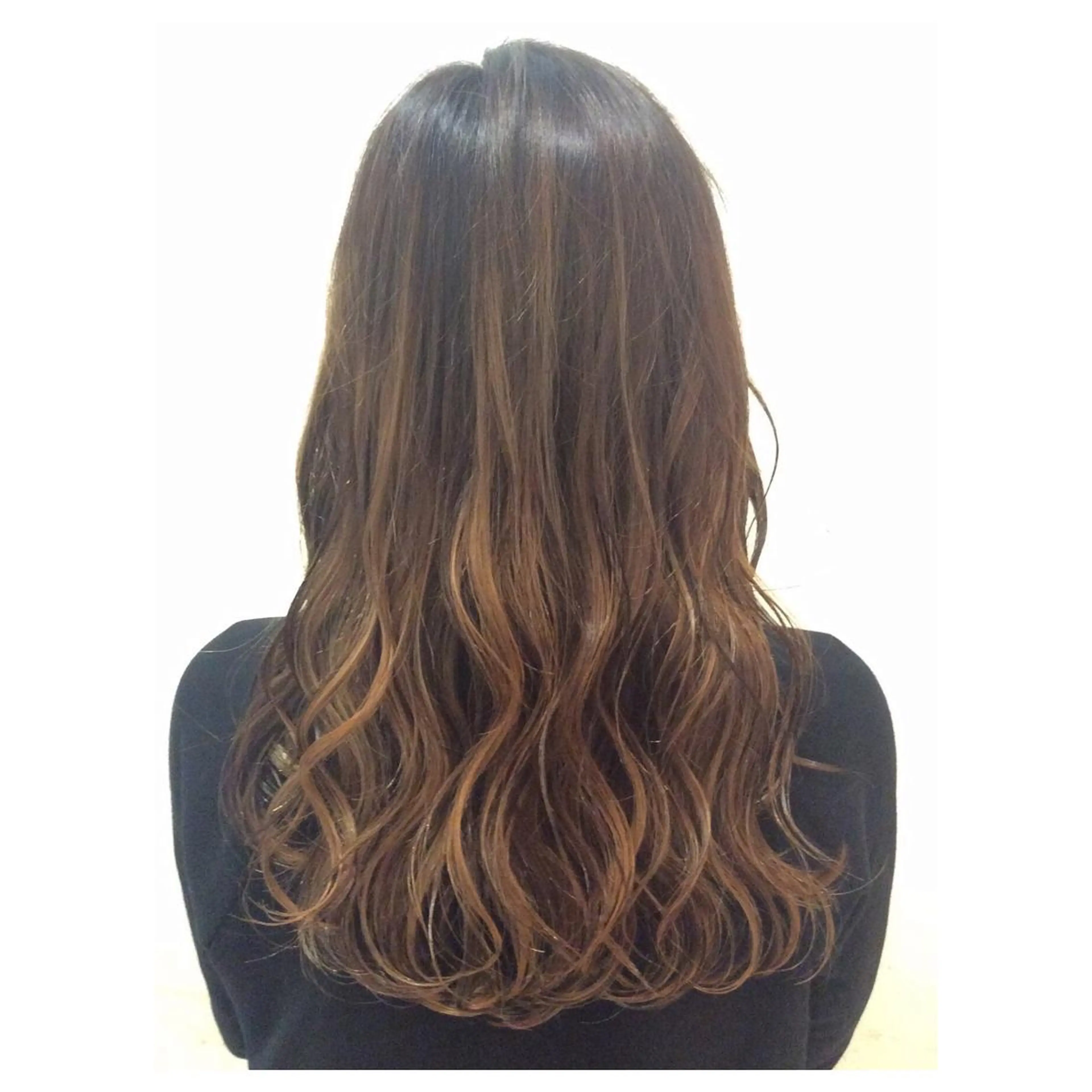 セミロング ロング カラー グレージュ TOMOYAレイヤー ブリーチ縮毛矯正のヘアスタイル